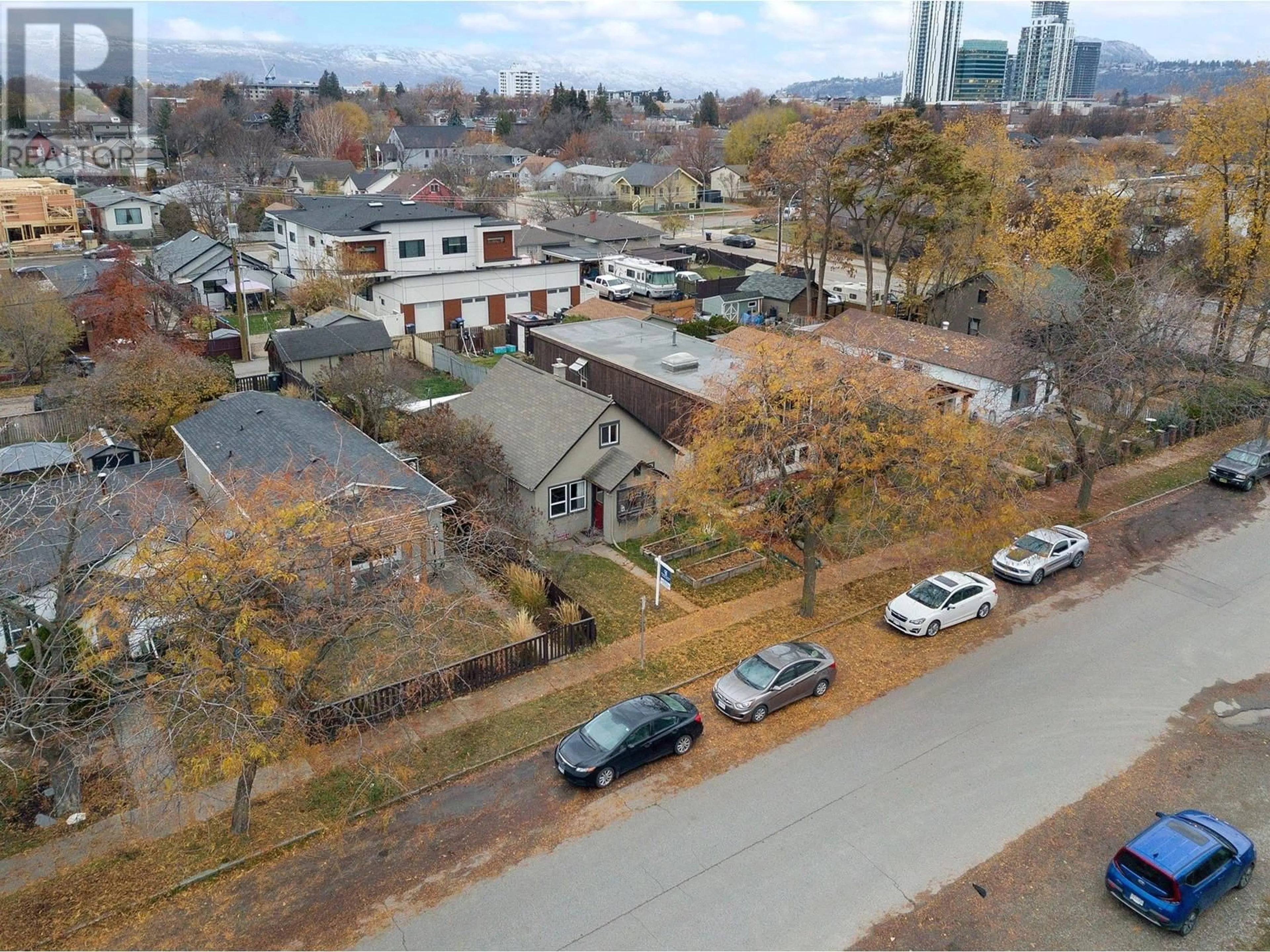 A pic from exterior of the house or condo, the street view for 927 Wilson Avenue Lot# 43, Kelowna British Columbia V1Y6Y1