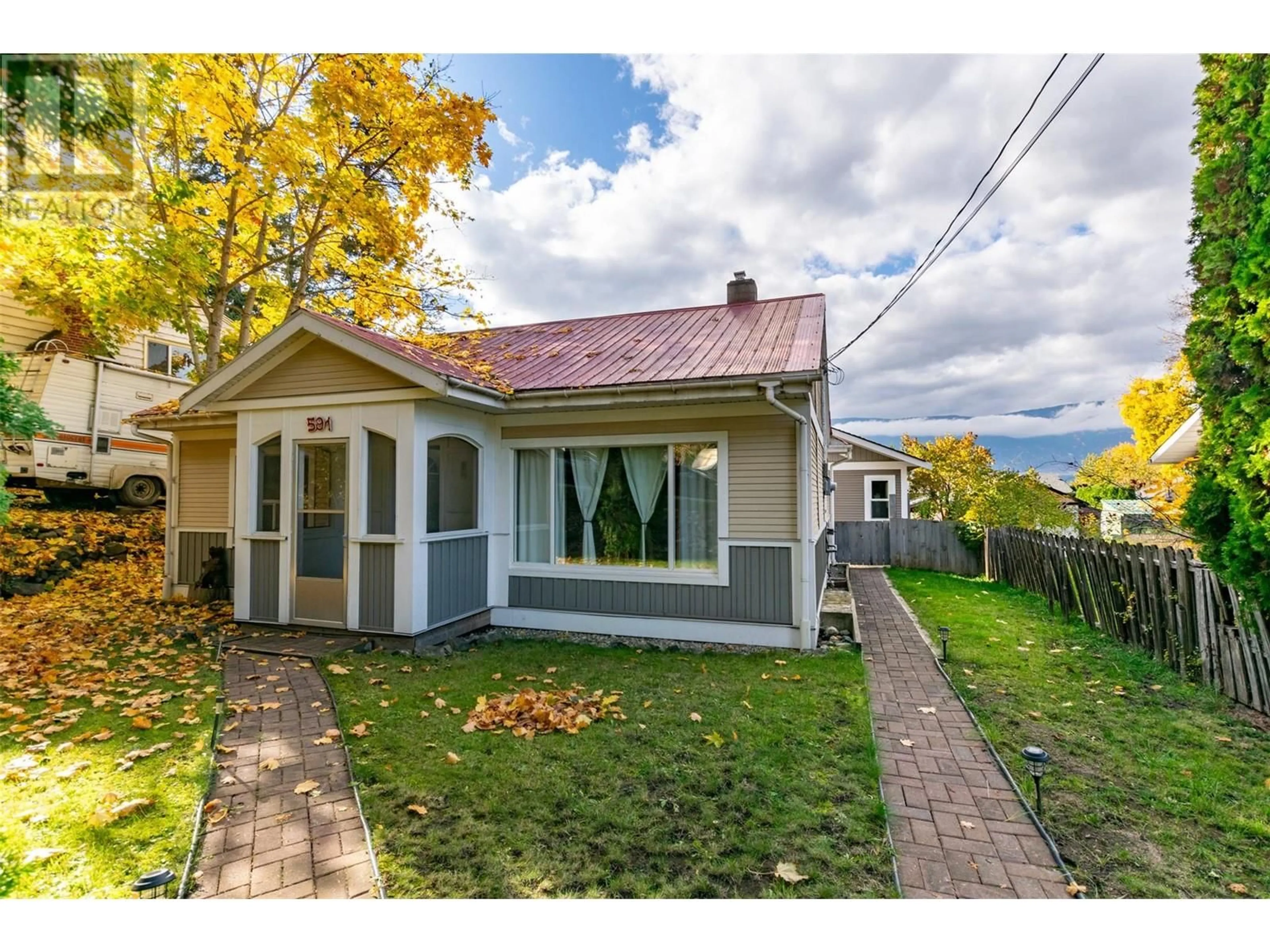 Frontside or backside of a home, cottage for 591 7 Street SE, Salmon Arm British Columbia V1E4E6