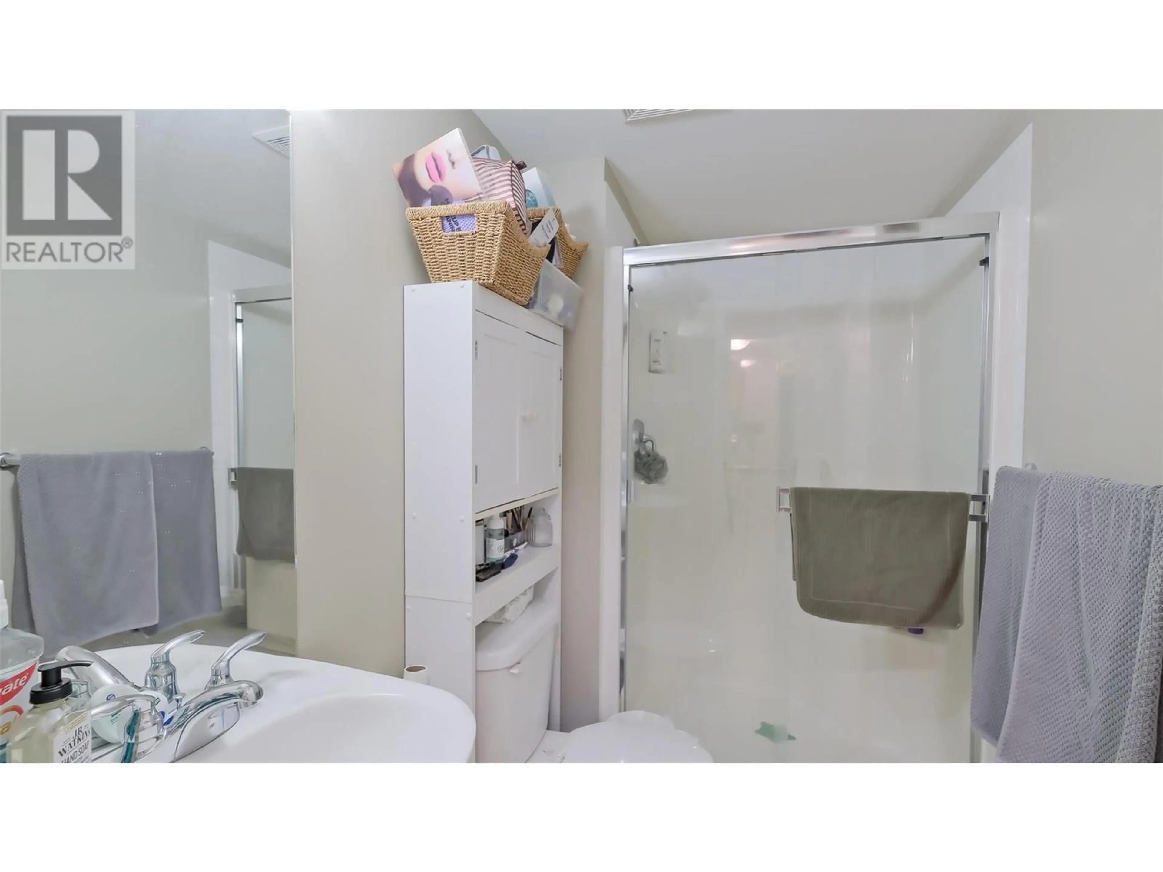 Standard bathroom, unknown for 571 Yates Road Unit# 202, Kelowna British Columbia V1V2V5