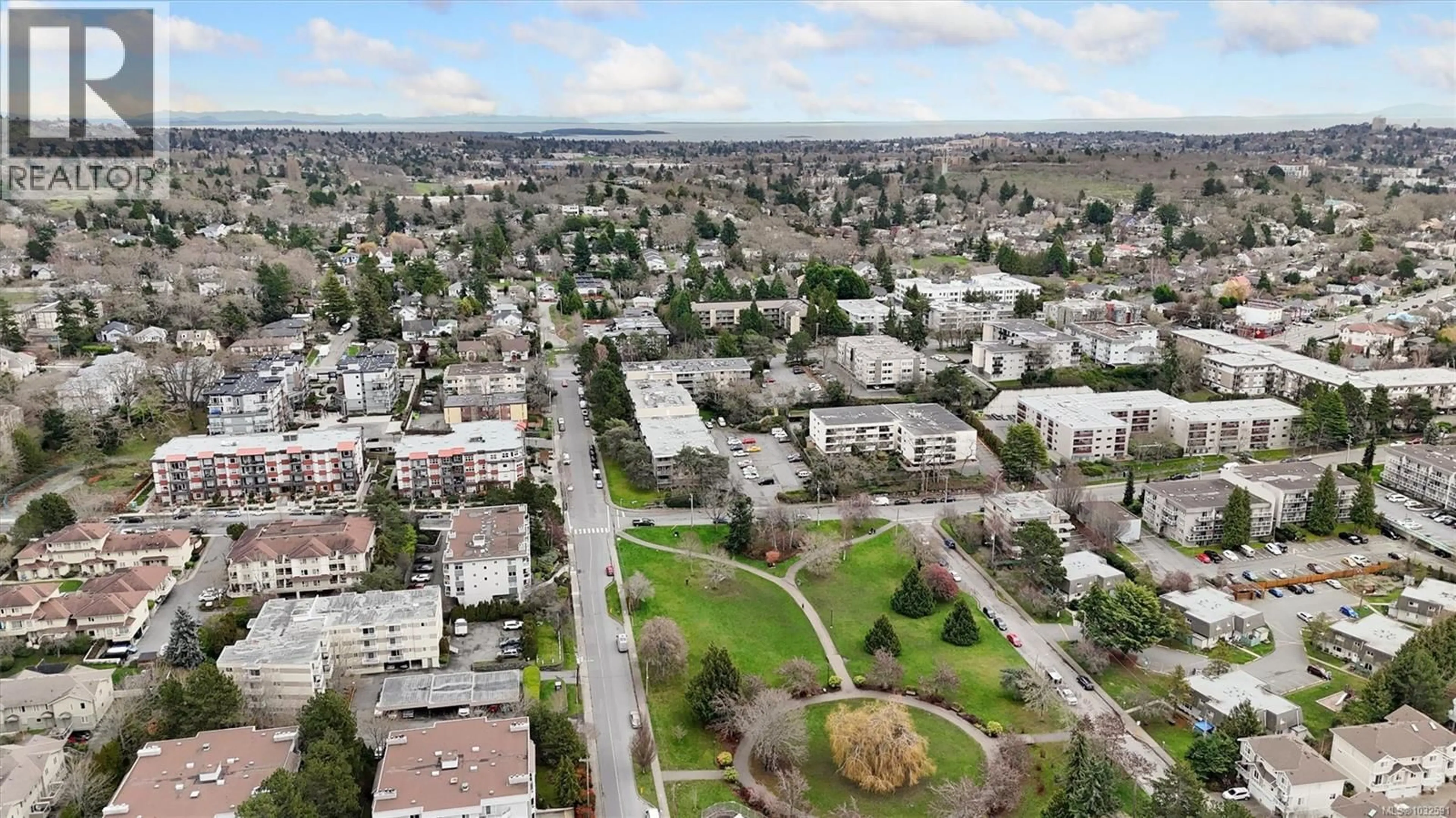 A pic from outside/outdoor area/front of a property/back of a property/a pic from drone, unknown for 202 - 3255 GLASGOW AVENUE, Saanich British Columbia V8X4S4