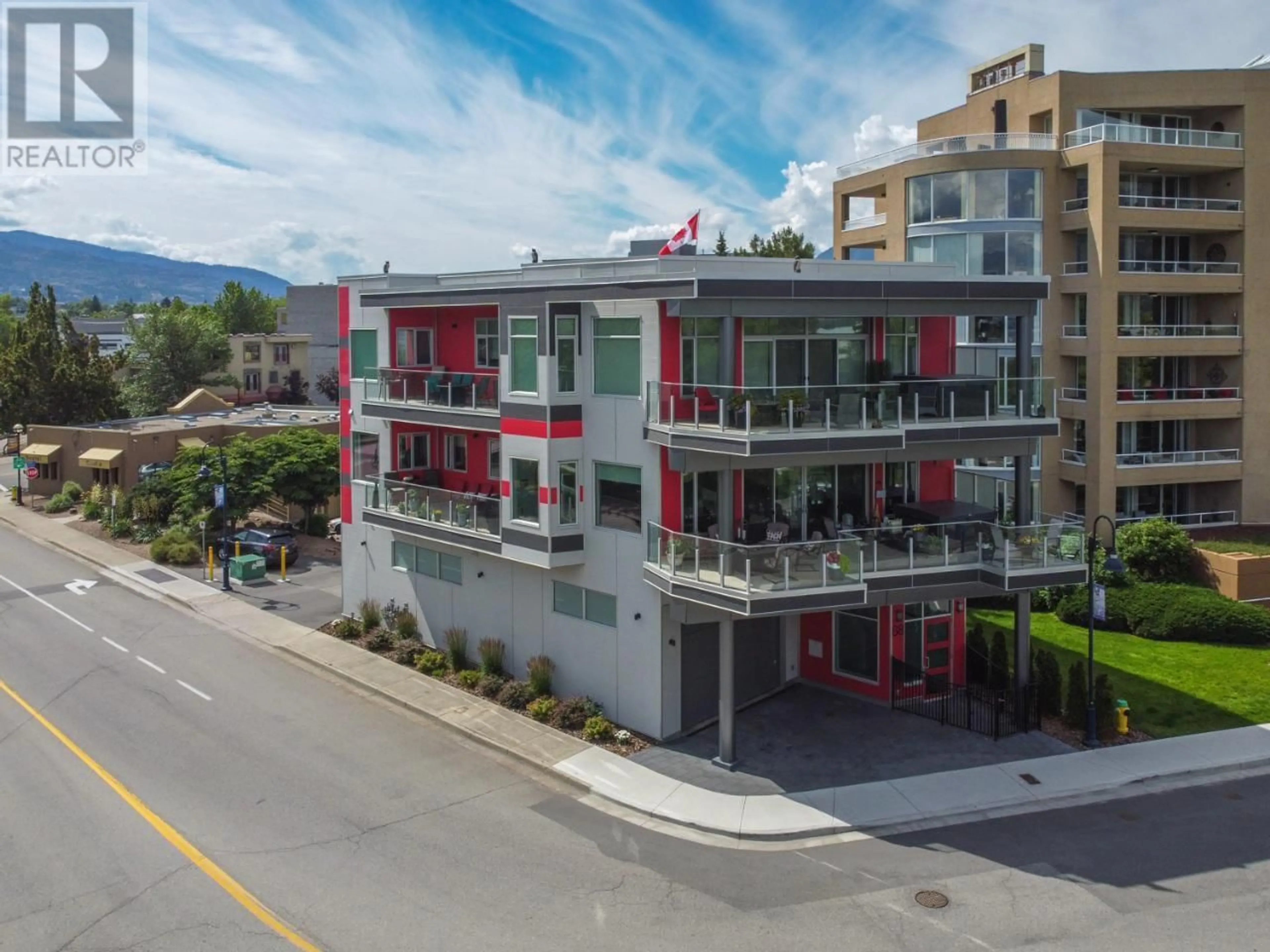 A pic from exterior of the house or condo, the front or back of building for 88 Lakeshore Drive Unit# 201, Penticton British Columbia V2A1B5