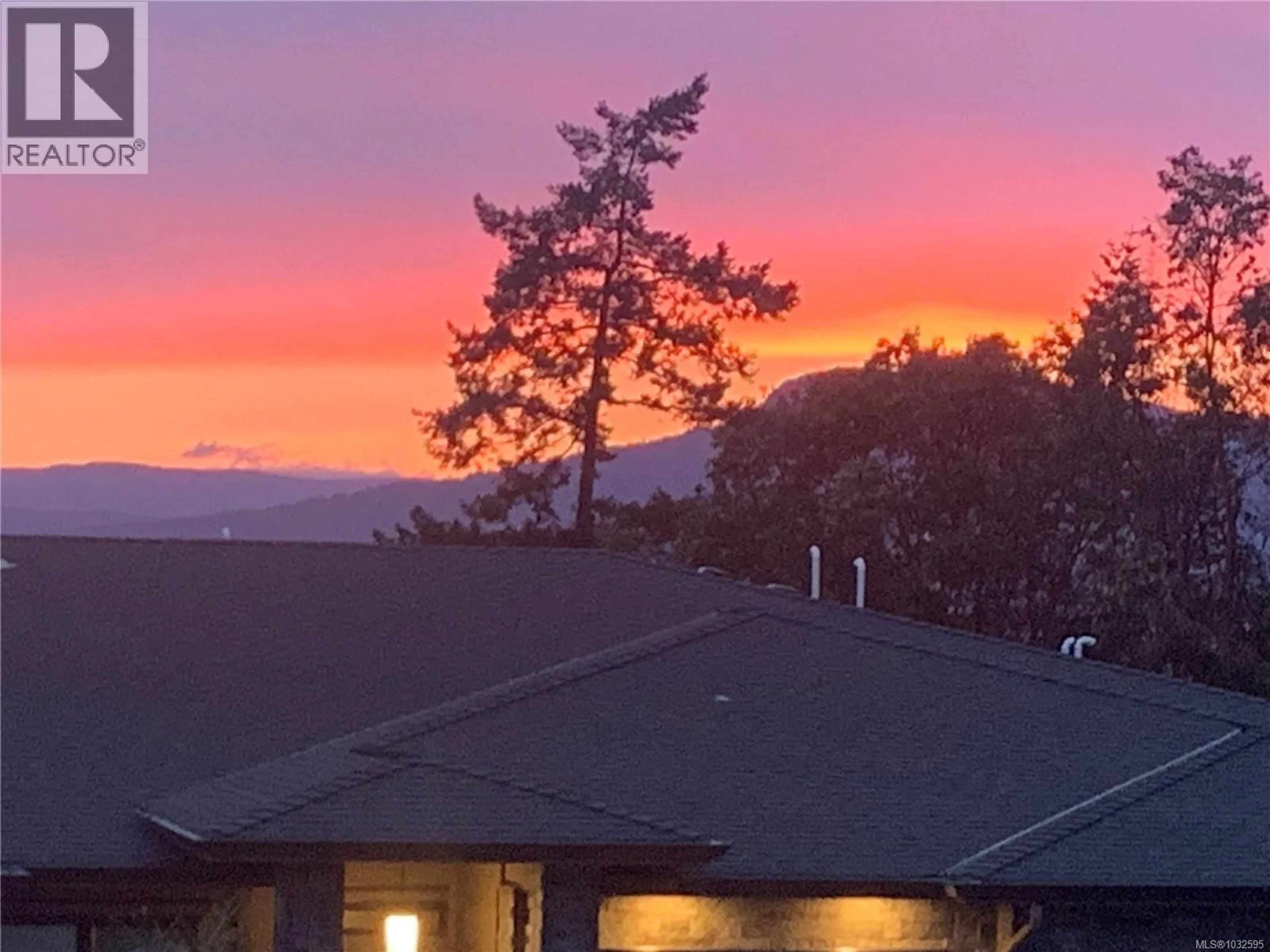 A pic from outside/outdoor area/front of a property/back of a property/a pic from drone, mountain view for 143 - 1234 VIEWTOP ROAD, Duncan British Columbia V9L0H7