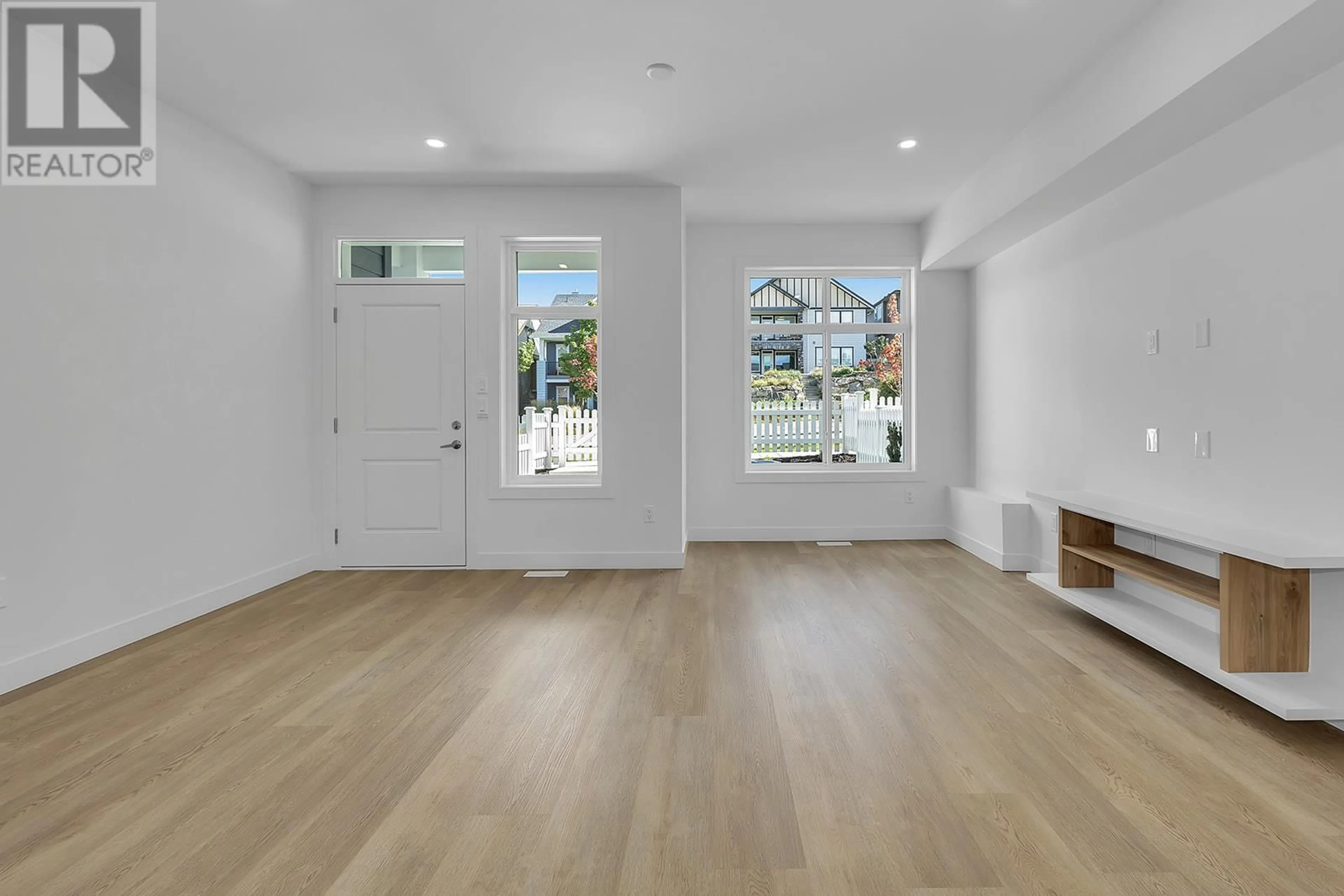 Indoor entryway, wood floors for 5300 Main Street Unit# 120, Kelowna British Columbia V1W4V1