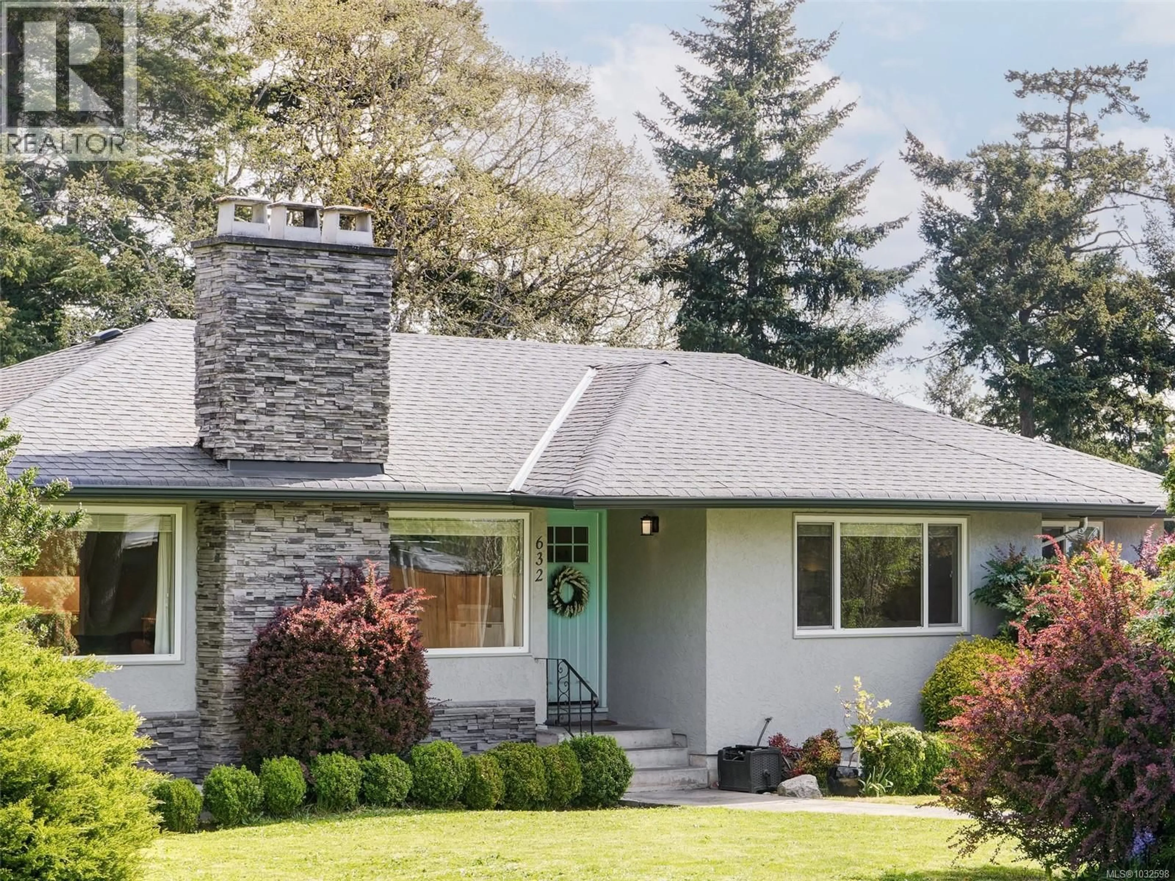 Home with vinyl exterior material, street for 632 LAMBIE DRIVE, Saanich British Columbia V8Z2L8