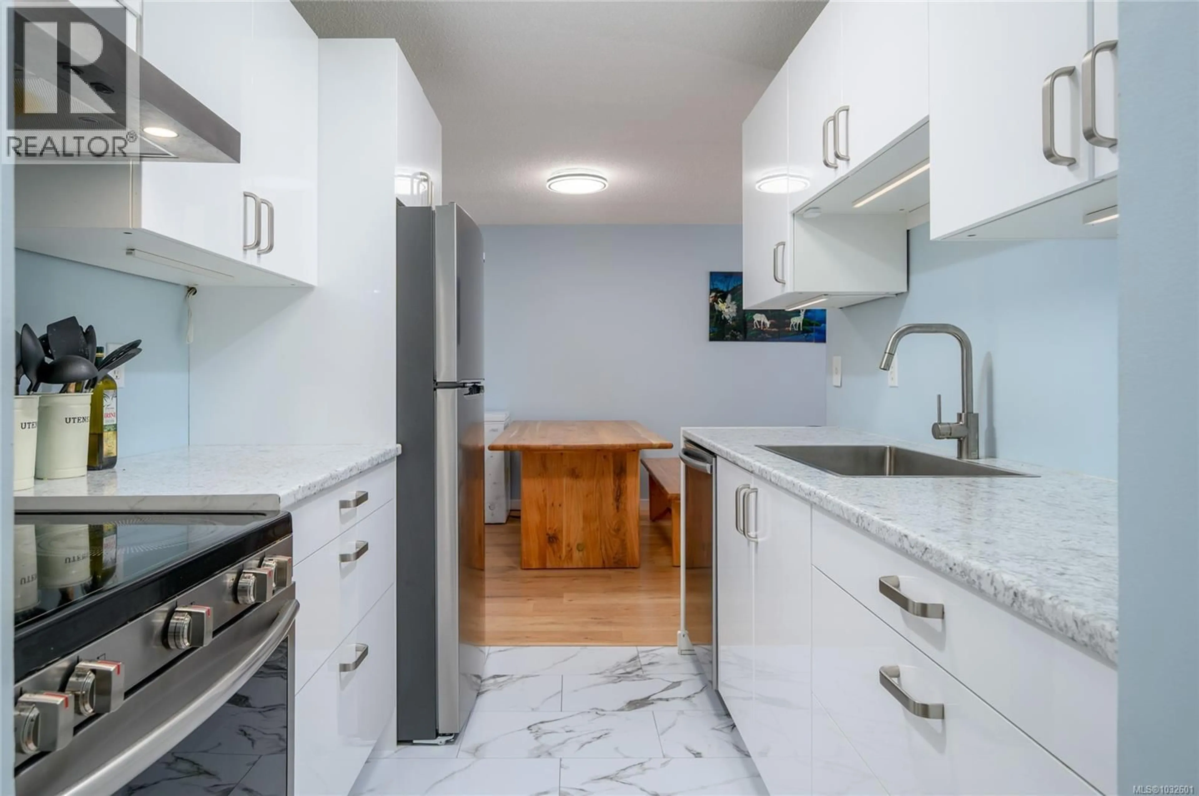 Standard kitchen, unknown for 112 - 3270 ROSS ROAD, Nanaimo British Columbia V9T5J1