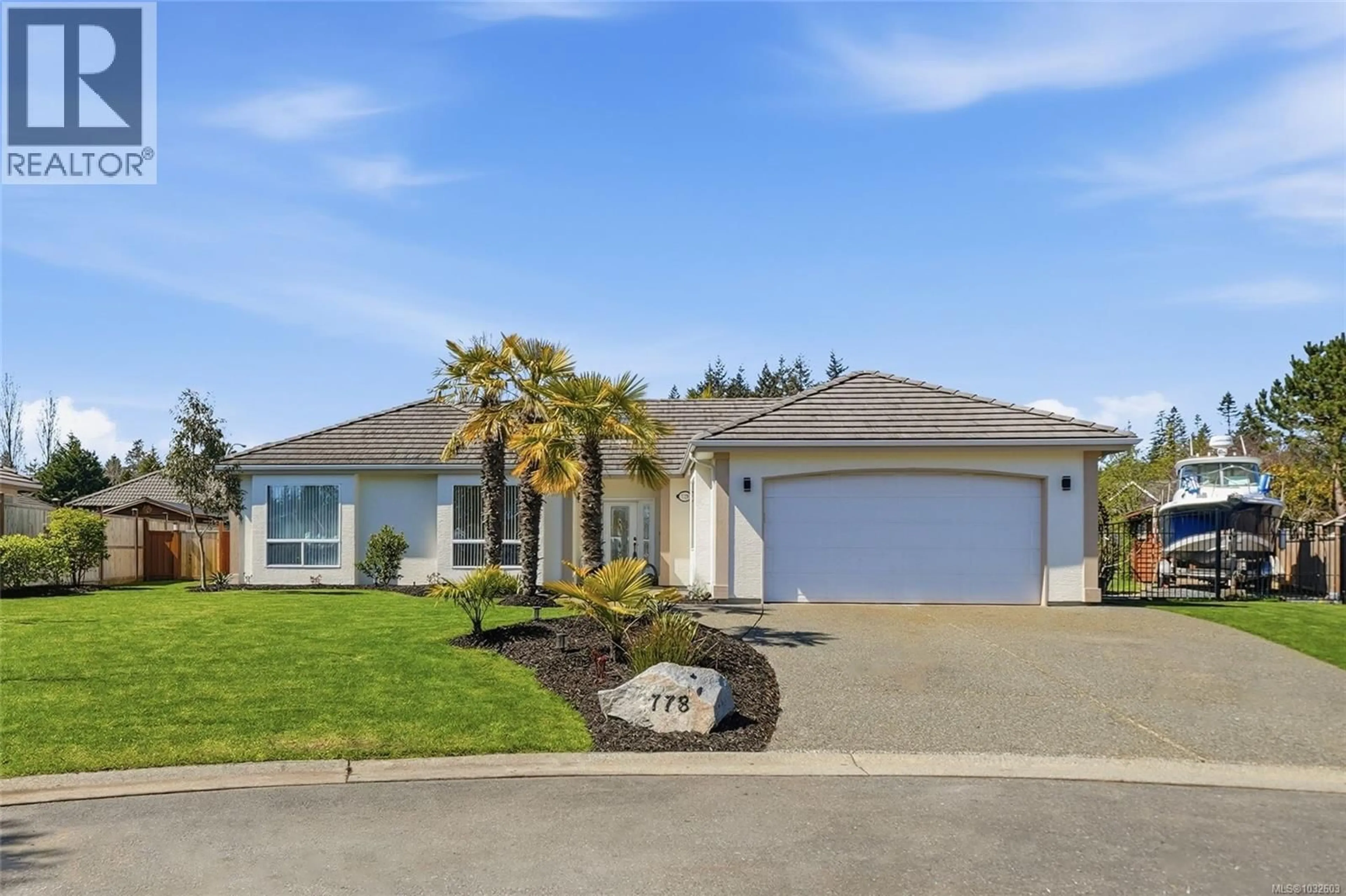 Home with vinyl exterior material, street for 778 NORWOOD PLACE, Qualicum Beach British Columbia V0K2P9