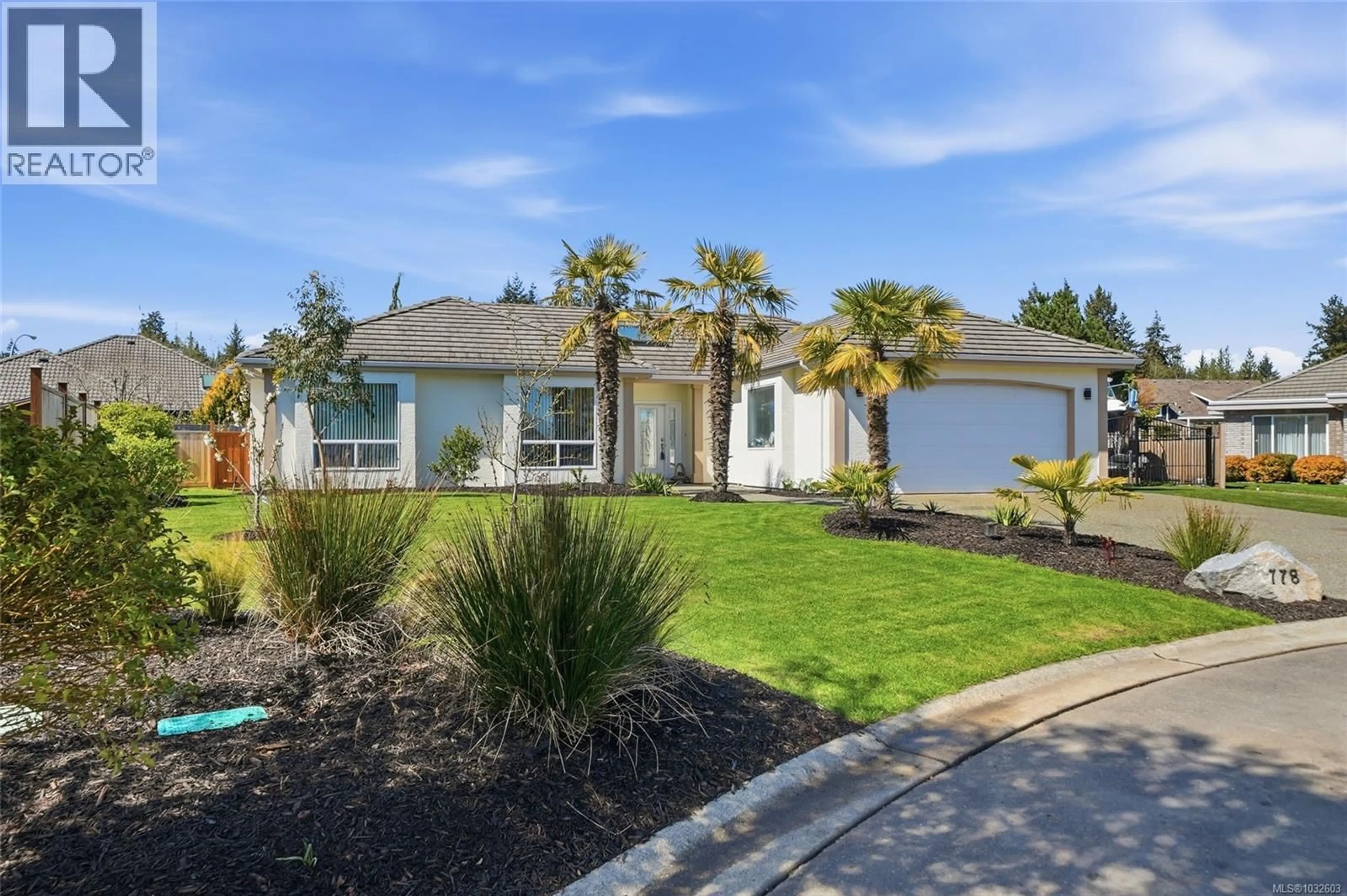 Home with vinyl exterior material, street for 778 NORWOOD PLACE, Qualicum Beach British Columbia V0K2P9