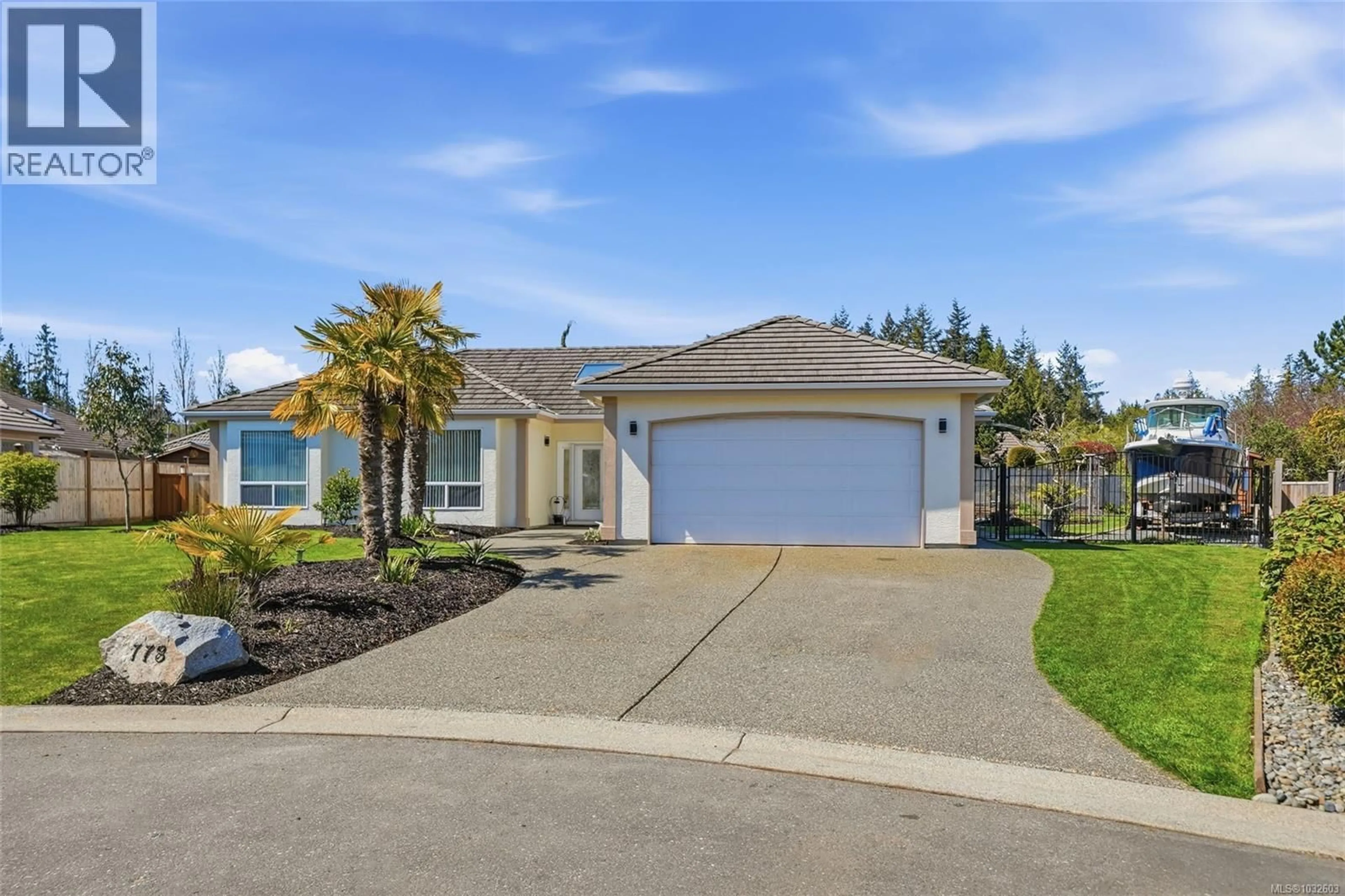 Home with vinyl exterior material, street for 778 NORWOOD PLACE, Qualicum Beach British Columbia V0K2P9