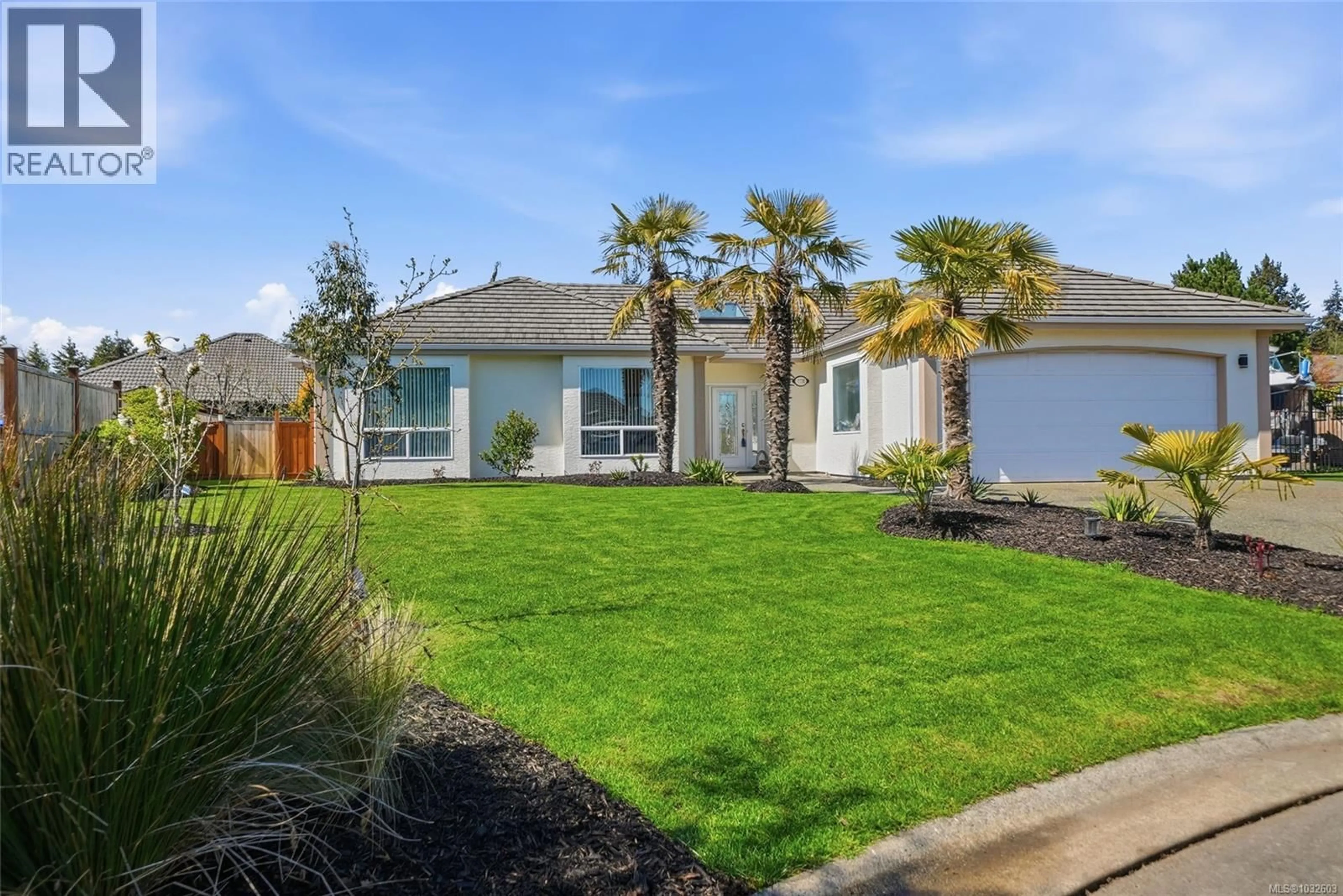 Home with vinyl exterior material, street for 778 NORWOOD PLACE, Qualicum Beach British Columbia V0K2P9