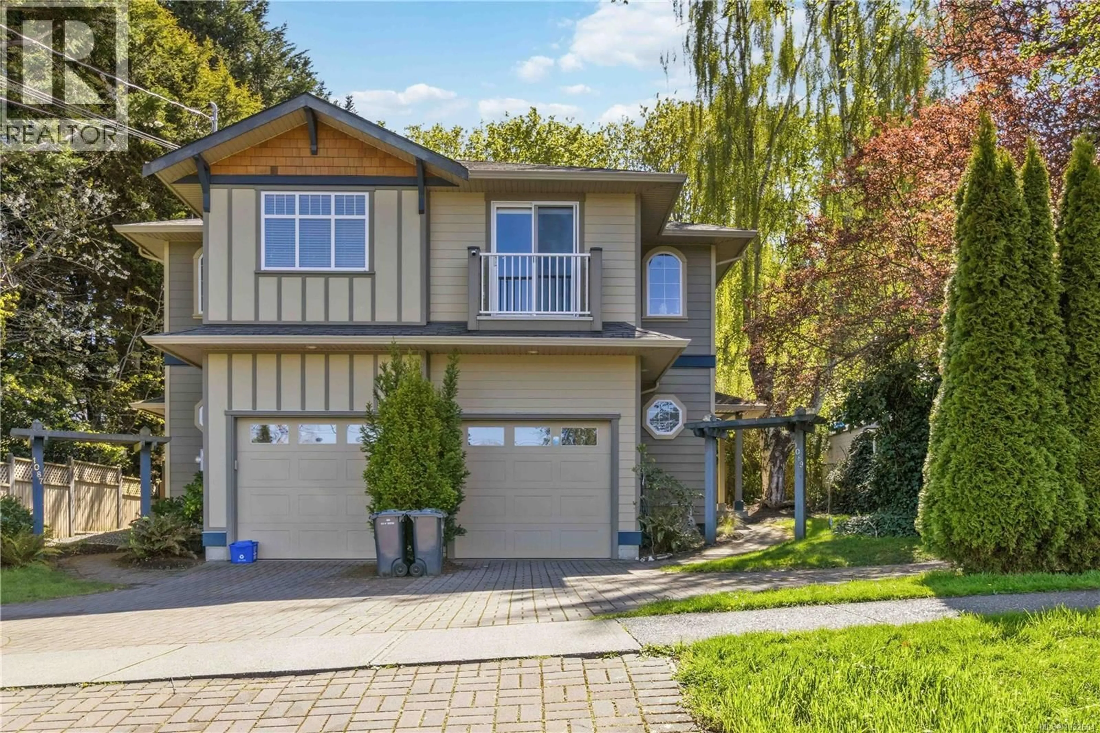 Home with vinyl exterior material, street for 1089 COLVILLE ROAD, Esquimalt British Columbia V9A4P9