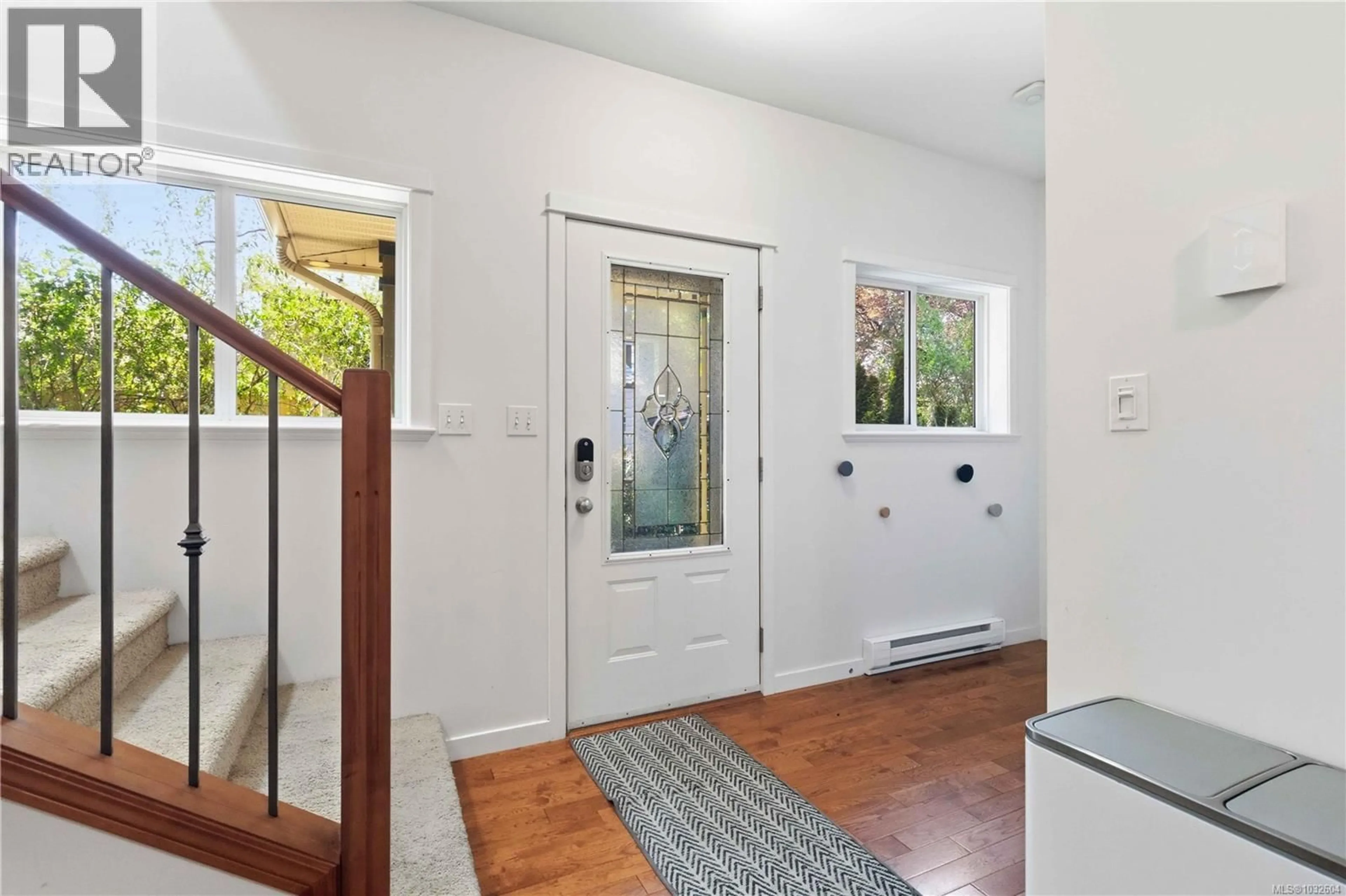 Indoor entryway for 1089 COLVILLE ROAD, Esquimalt British Columbia V9A4P9