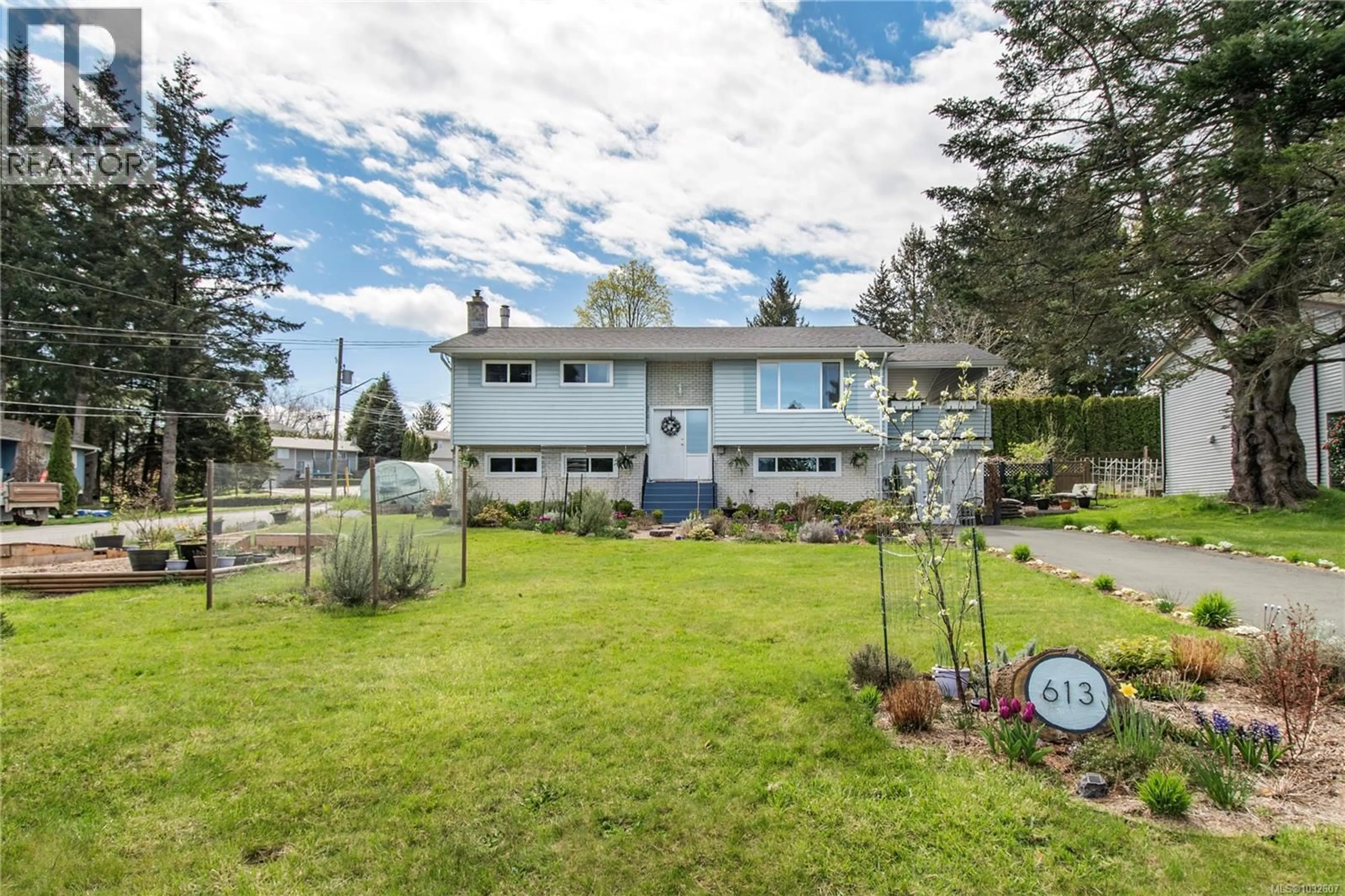 Home with vinyl exterior material, water/lake/river/ocean view for 613 NOOTKA STREET, Comox British Columbia V9M2L8