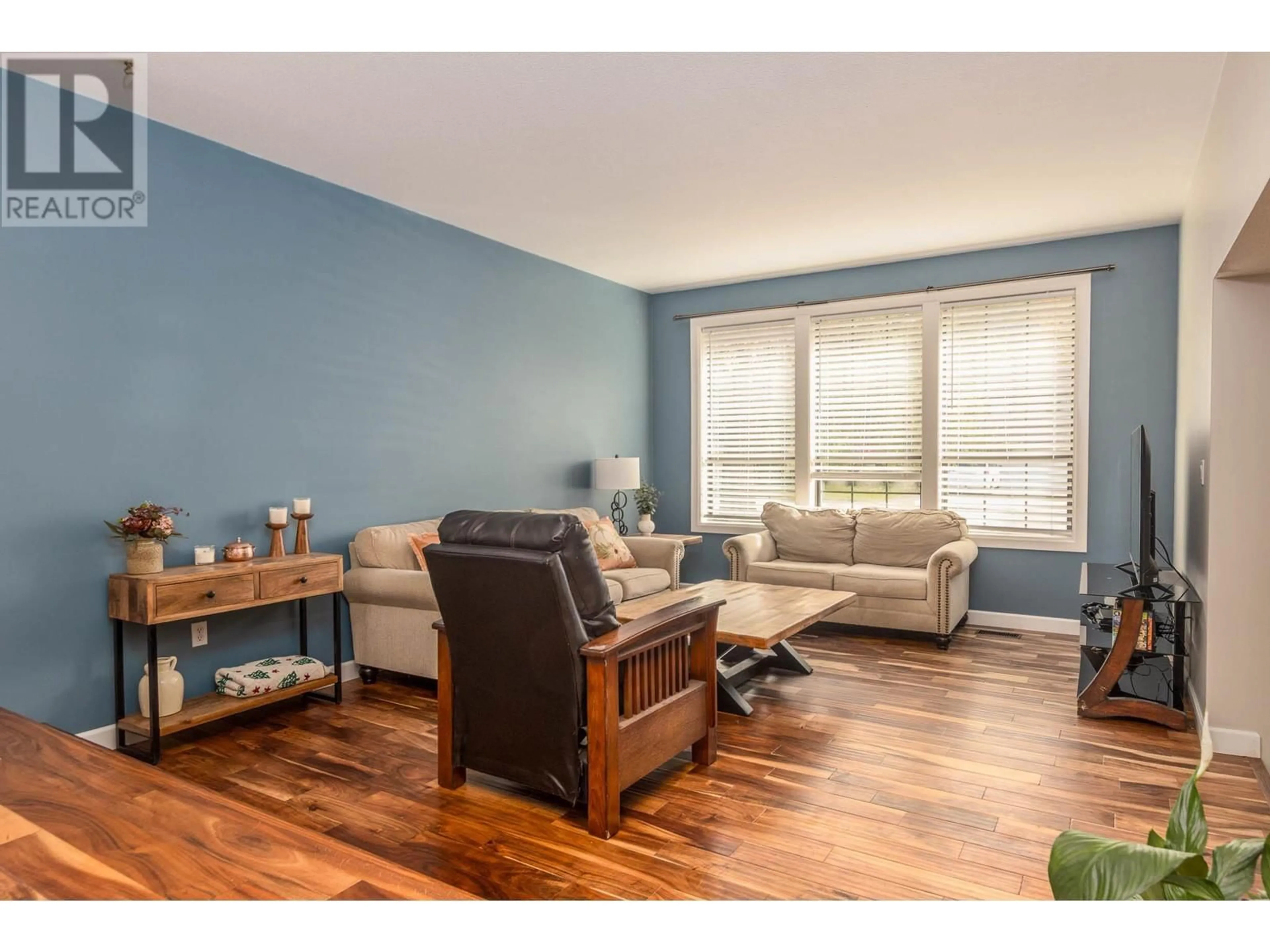 Living room, wood floors for 1961 18 Avenue SE, Salmon Arm British Columbia V1E2M8