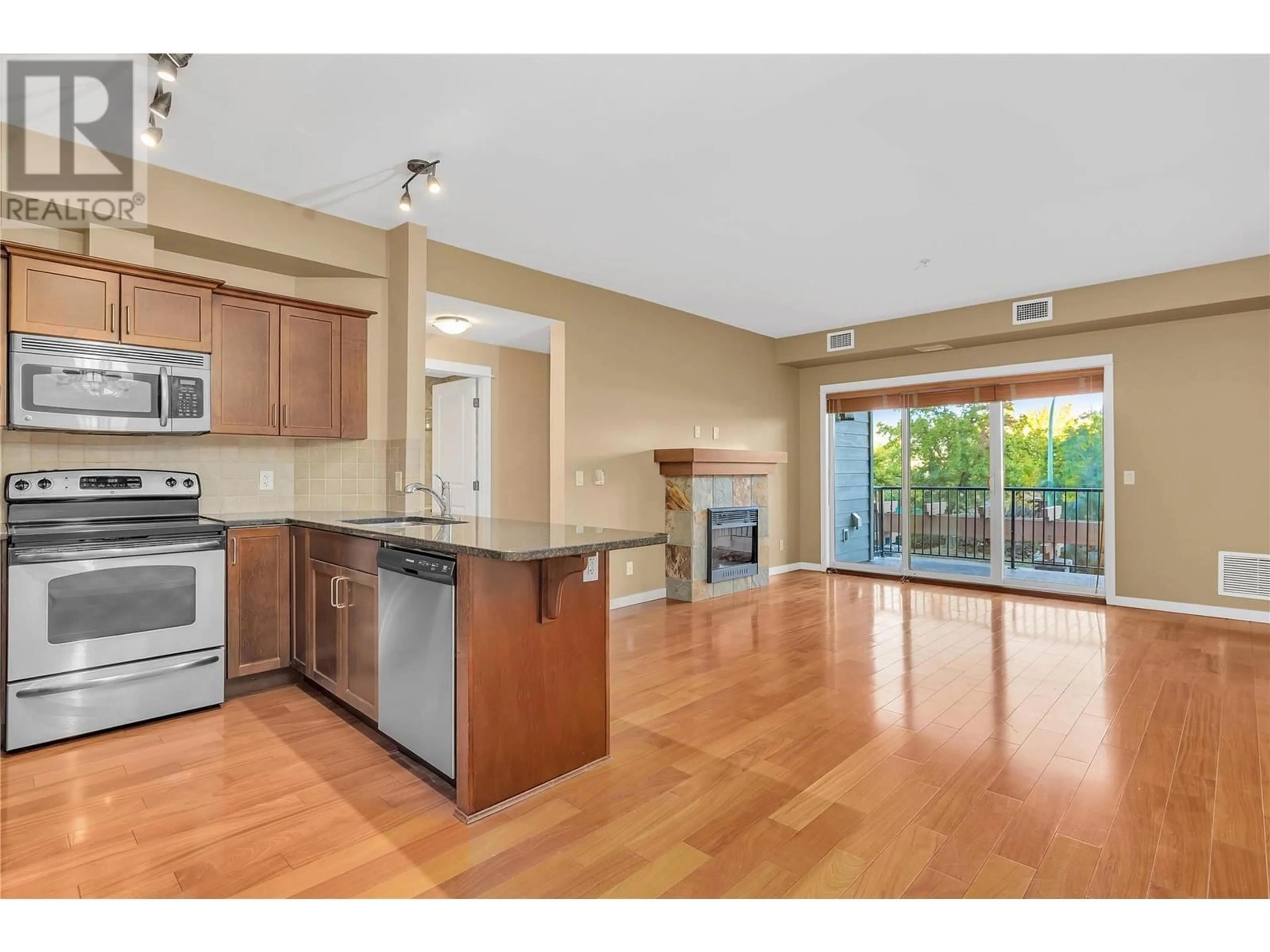 Open concept kitchen for 2142 Vasile Road Unit# 214, Kelowna British Columbia V1Y6H5