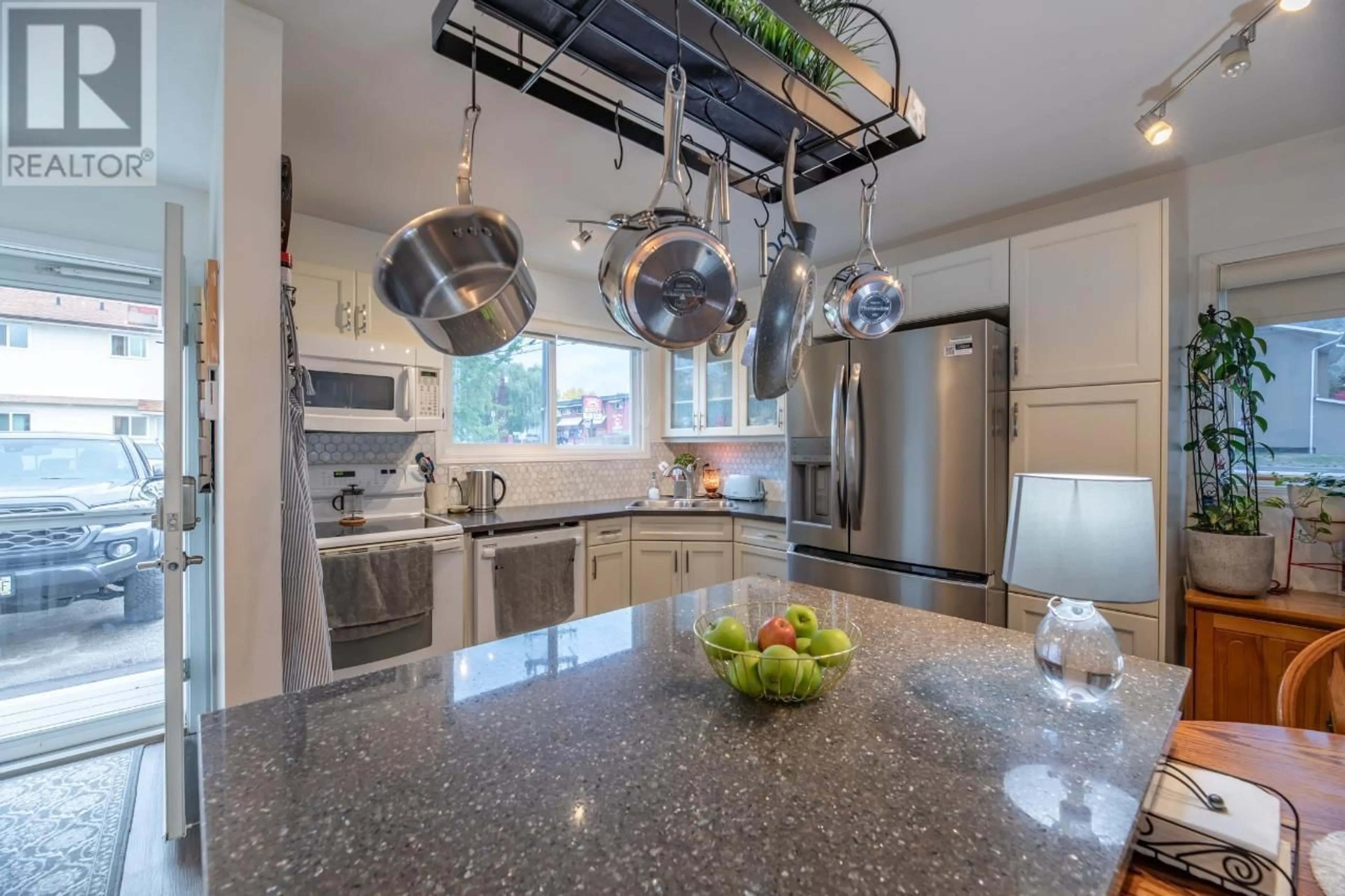 Contemporary kitchen, ceramic floors, cottage for 3099 SOUTH MAIN Street Unit# 53, Penticton British Columbia V2A6Y2