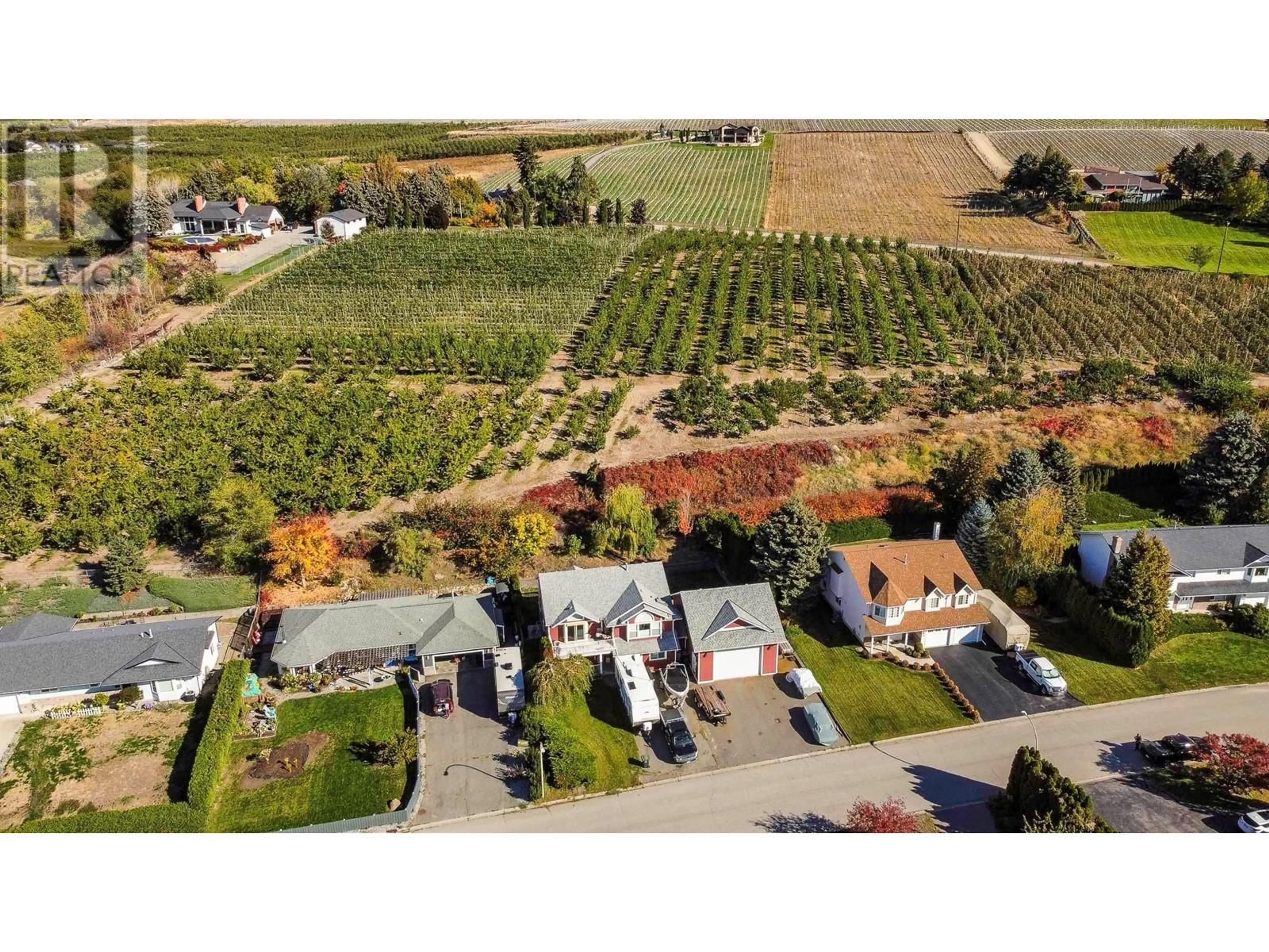 A pic from outside/outdoor area/front of a property/back of a property/a pic from drone, street for 995 SUTCLIFFE COURT, Kelowna British Columbia V1P1B6