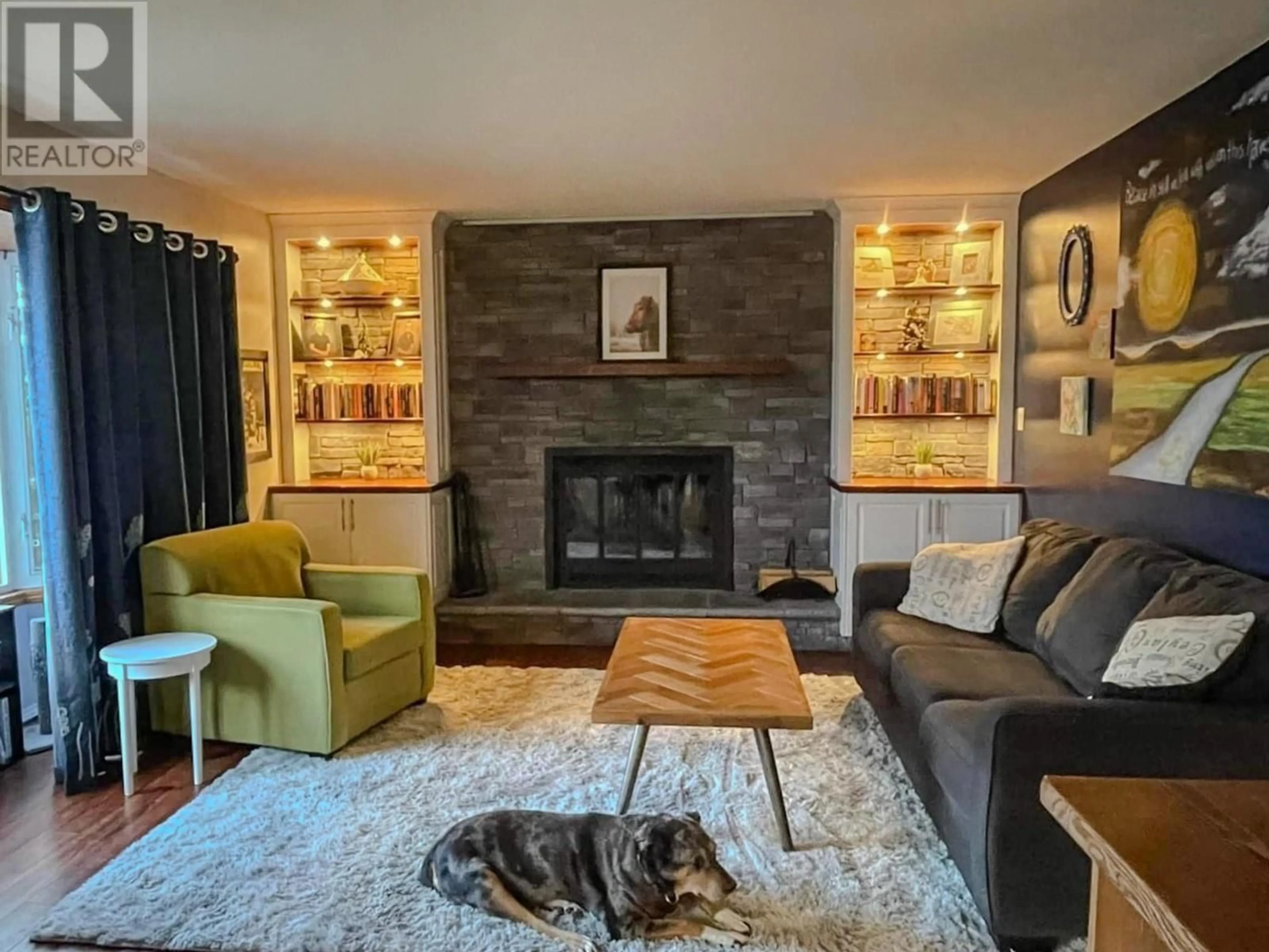 Living room, carpet floors for 10693 Cottonwood Crescent, Dawson Creek British Columbia V1G4M3