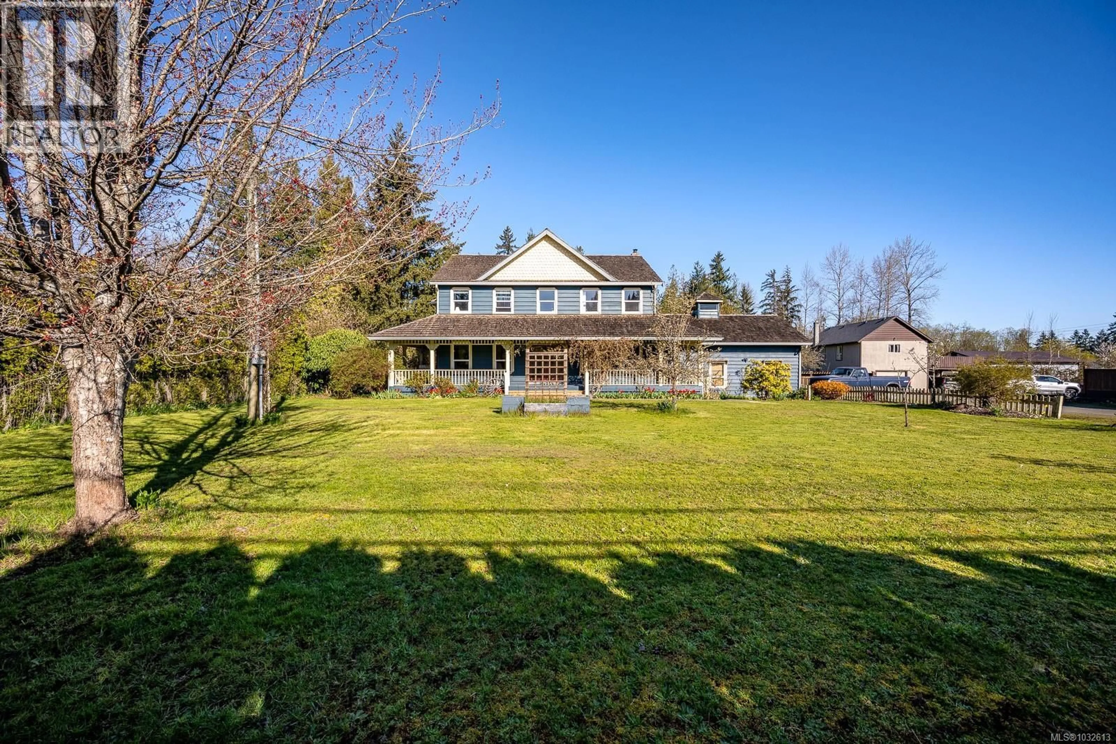 A pic from outside/outdoor area/front of a property/back of a property/a pic from drone, unknown for 3397 LAKE TRAIL ROAD, Courtenay British Columbia V9N9M2