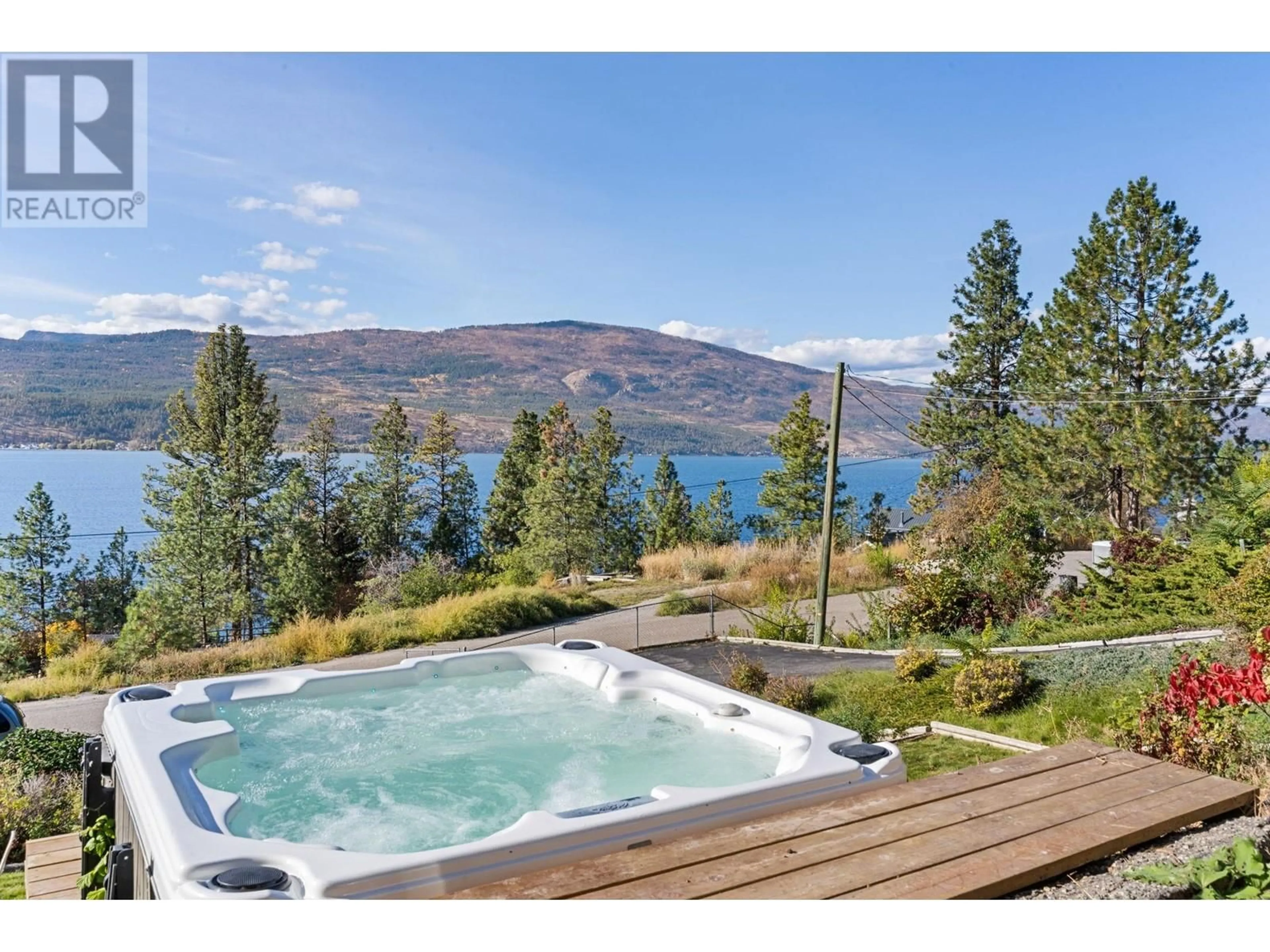 Indoor or outdoor pool for 16639 Wentworth Road, Lake Country British Columbia V4V1C3