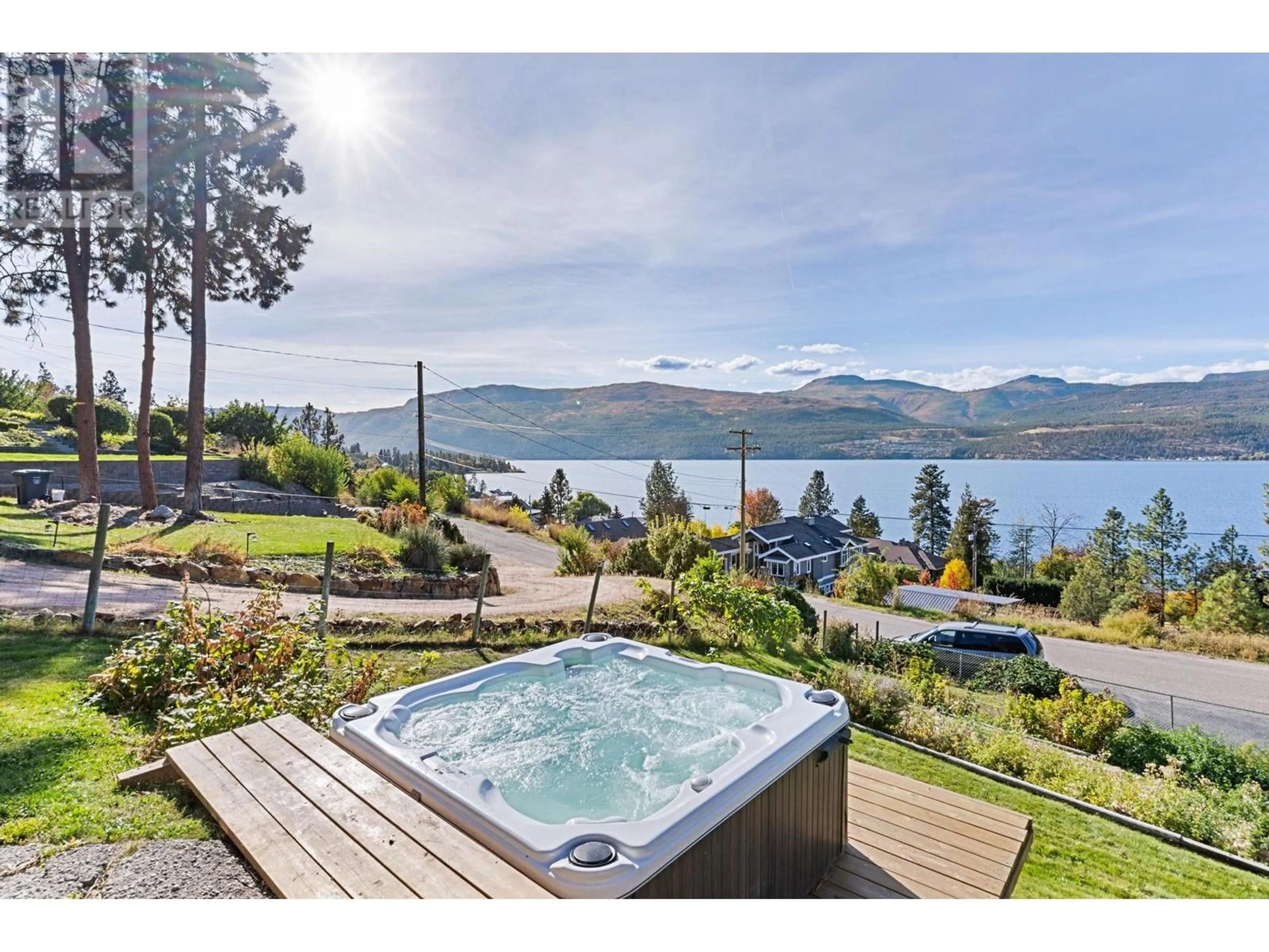 Indoor or outdoor pool for 16639 Wentworth Road, Lake Country British Columbia V4V1C3