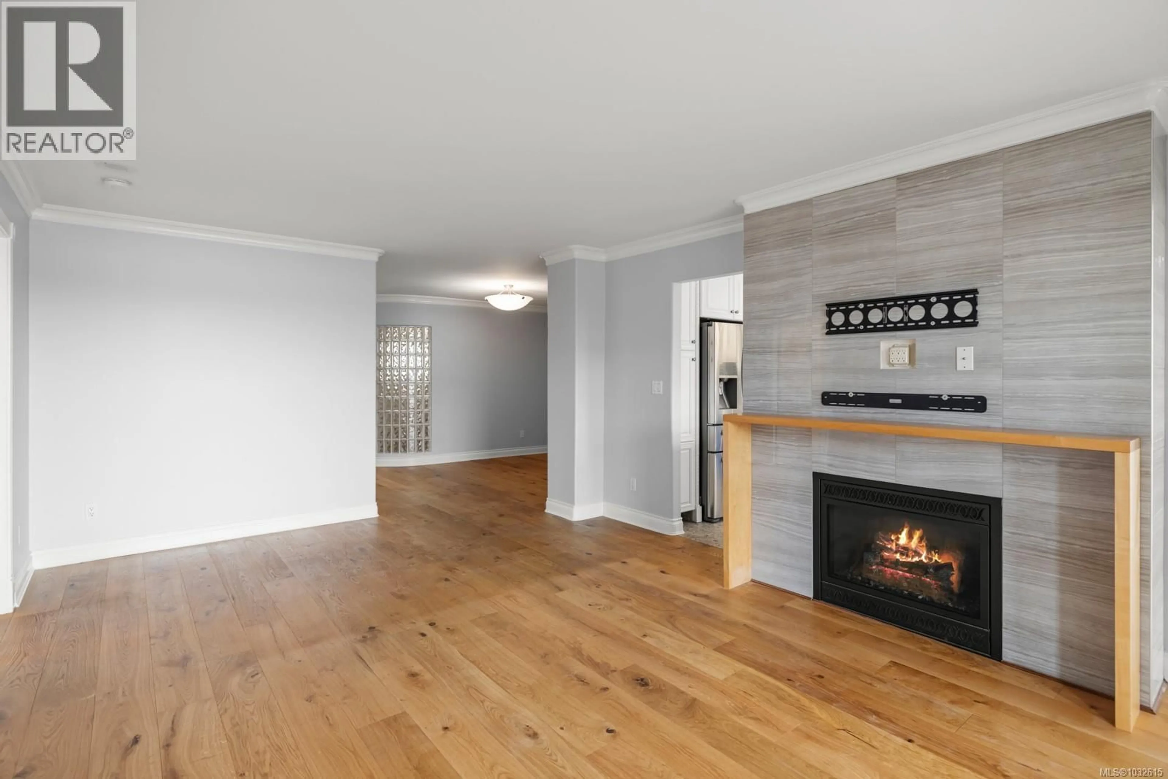 Living room with furniture, wood/laminate floor for 306 - 75 SONGHEES ROAD, Victoria British Columbia V9A7M5