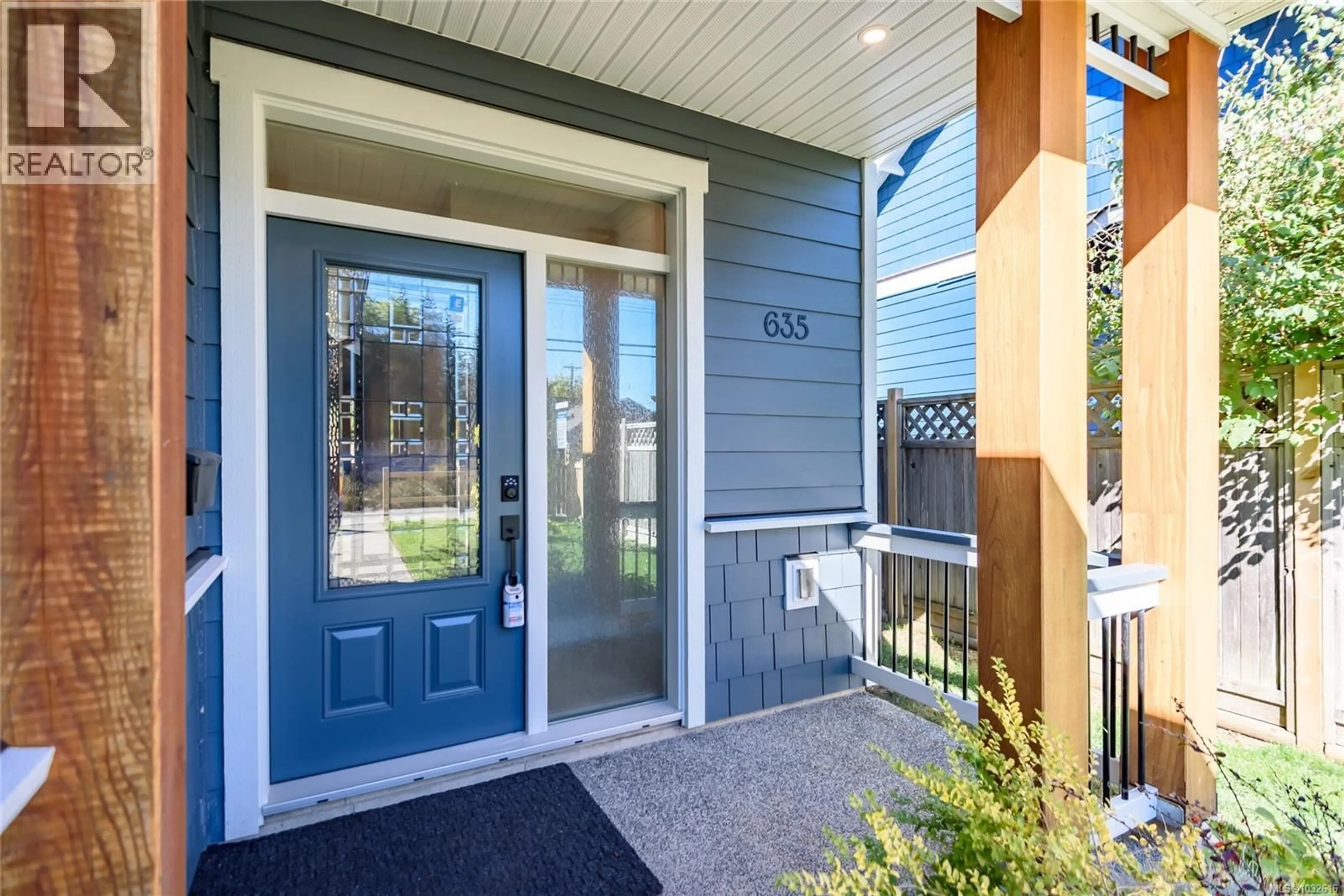 Indoor entryway for 635 5TH STREET, Courtenay British Columbia V9N1K5