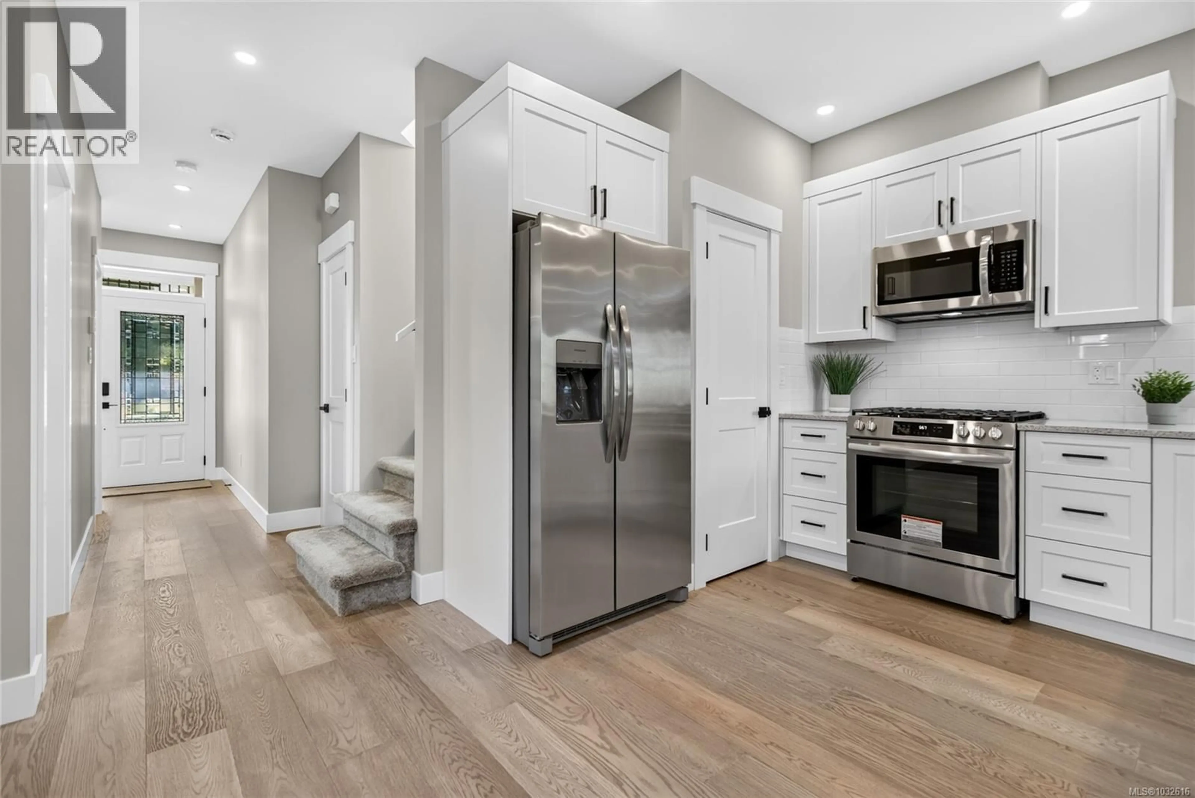 Open concept kitchen, unknown for 635 5TH STREET, Courtenay British Columbia V9N1K5
