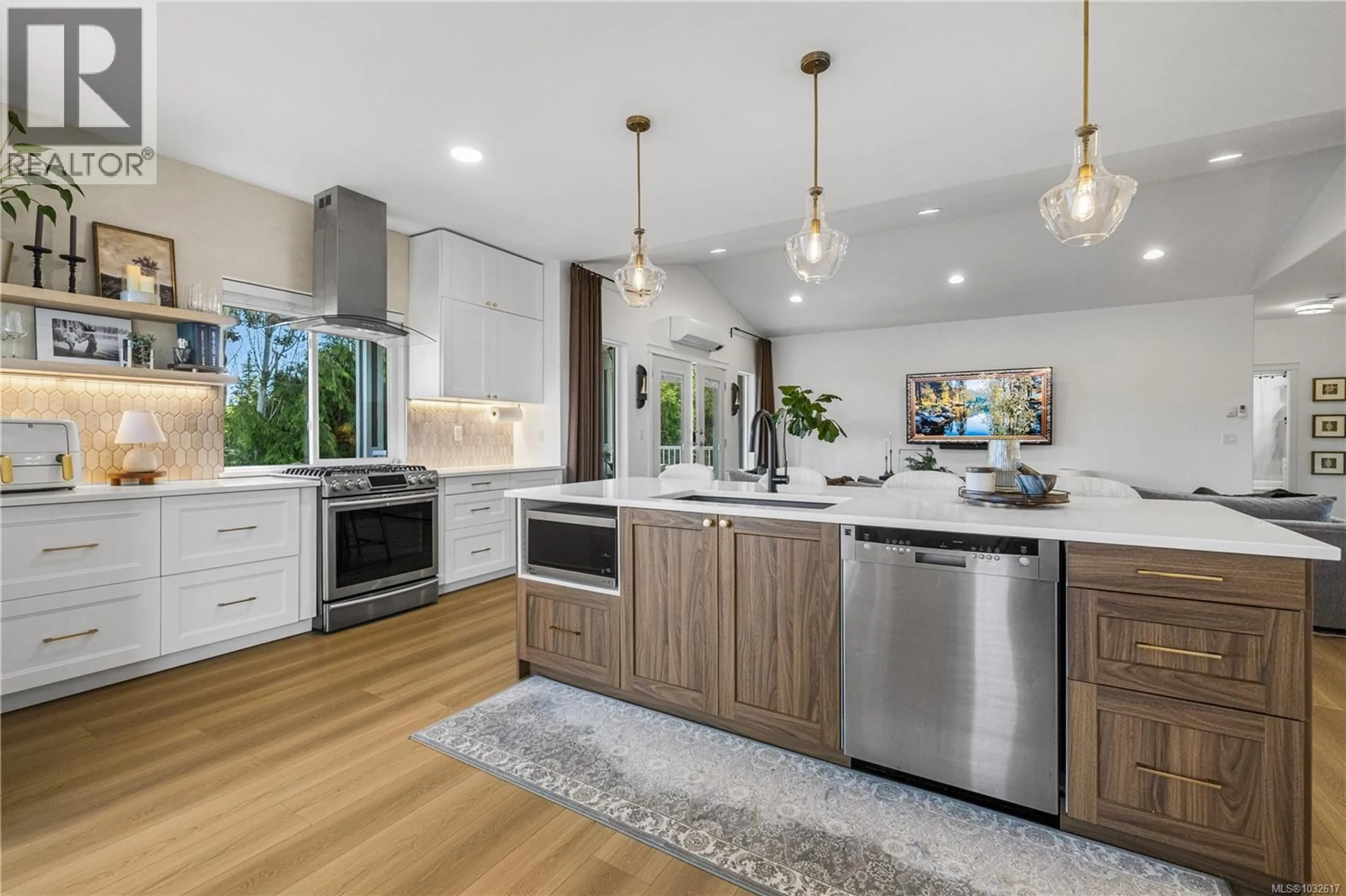 Open concept kitchen, unknown for 2913 PACIFIC VIEW TERRACE, Campbell River British Columbia V9H1V4