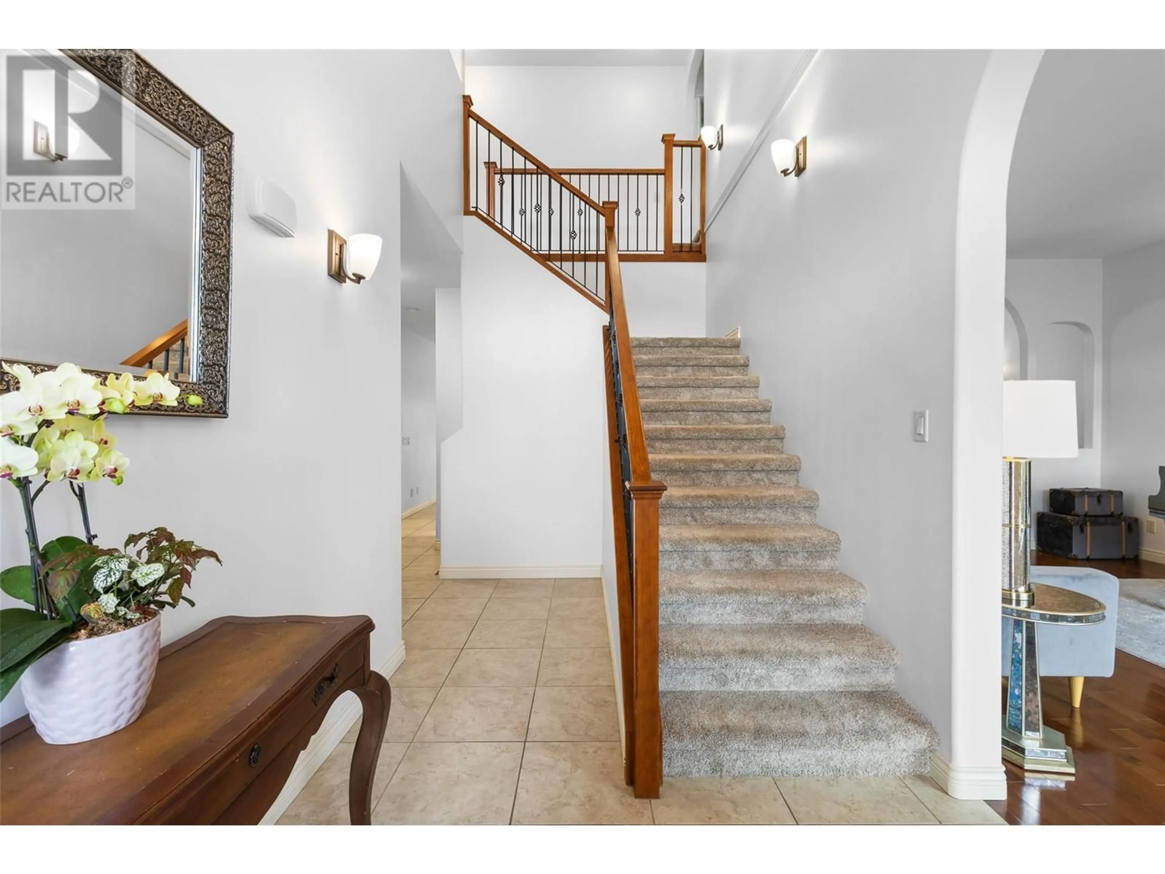 Indoor foyer, ceramic floors for 578 Arbor View Drive, Kelowna British Columbia V1W4Z8