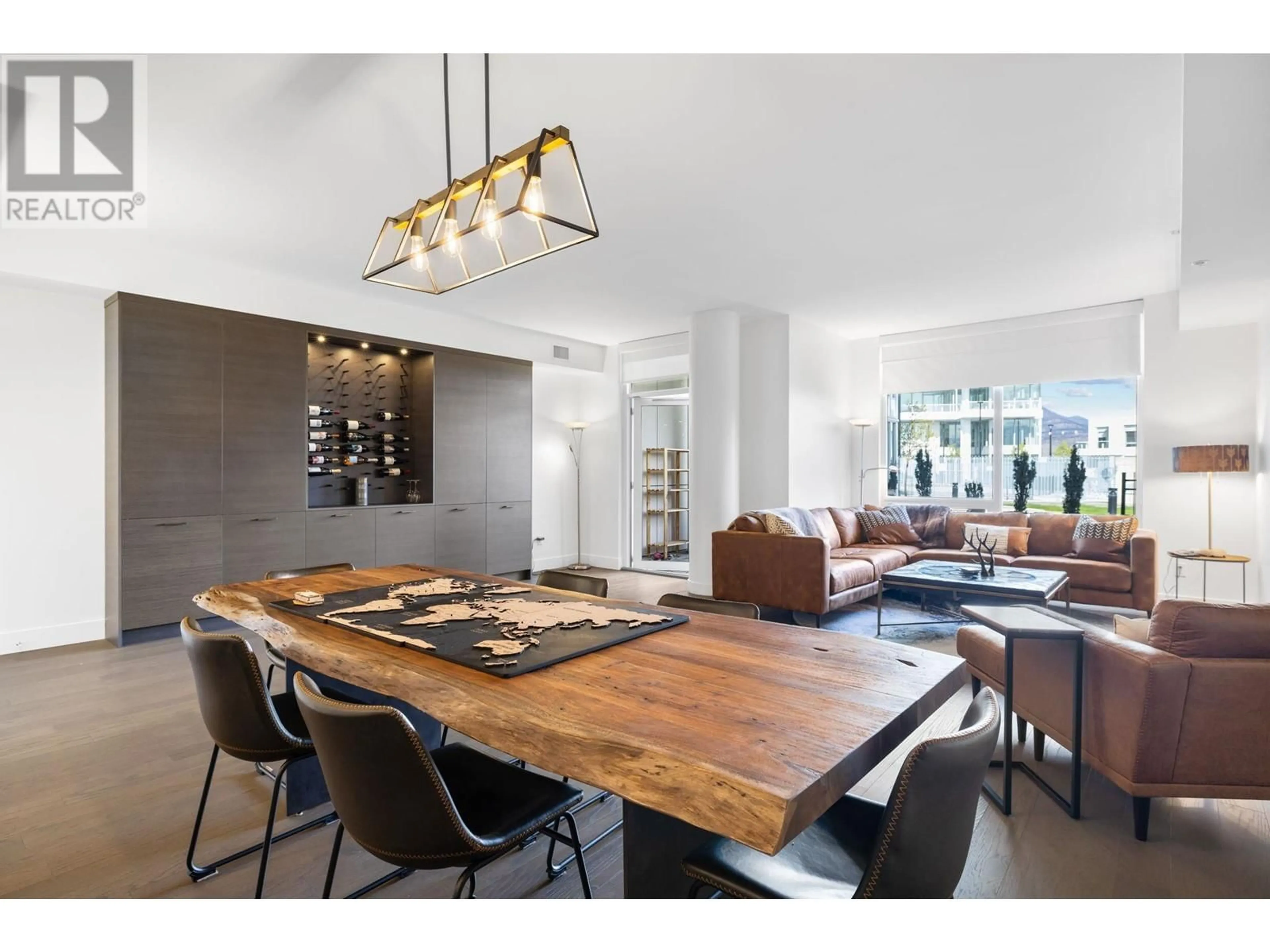 Dining room, wood floors for 1191 Sunset Drive Unit# 401, Kelowna British Columbia V1Y0J4