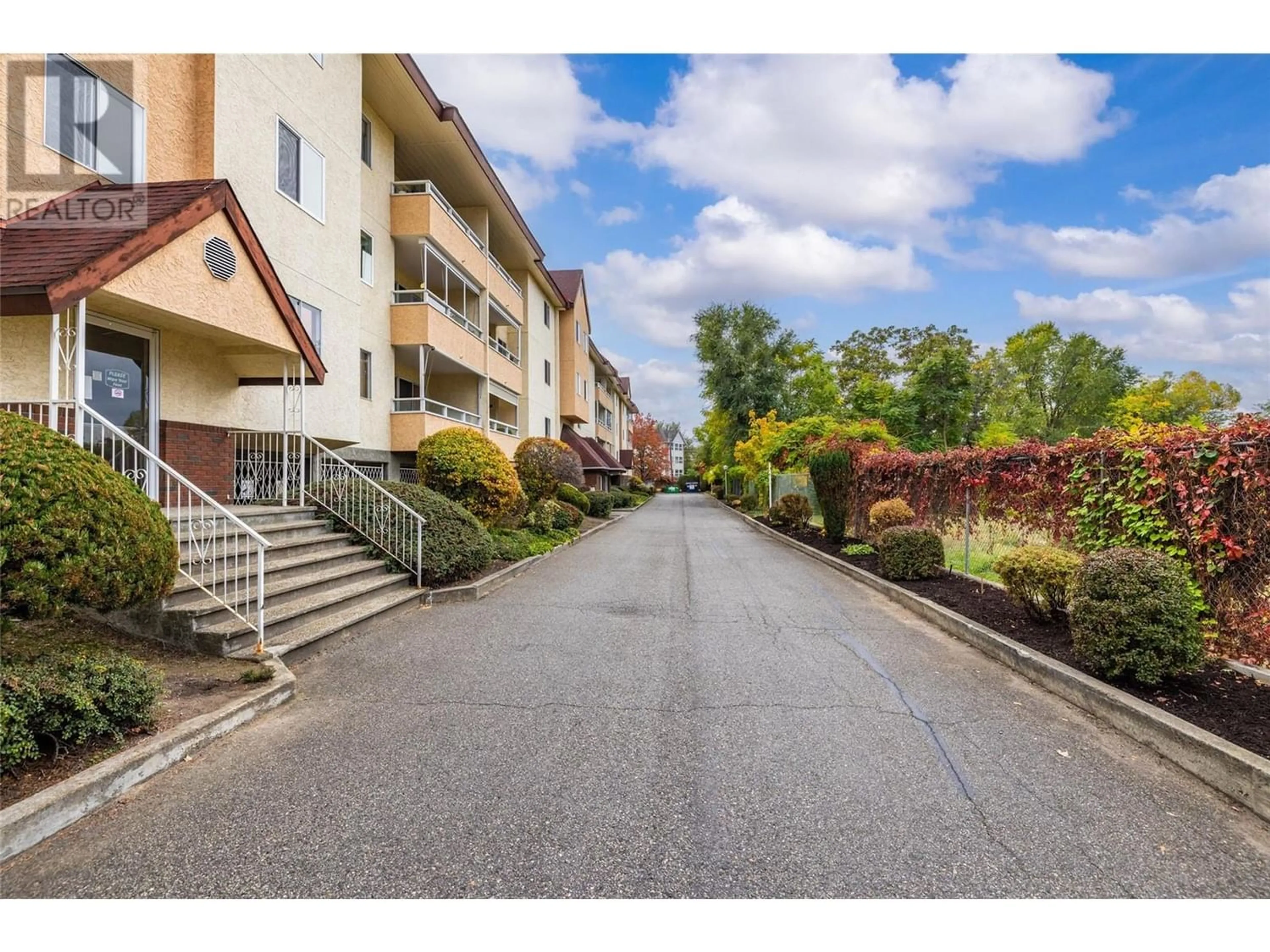 A pic from exterior of the house or condo, the street view for 1249 Pacific Avenue Unit# 205, Kelowna British Columbia V1Y5T9