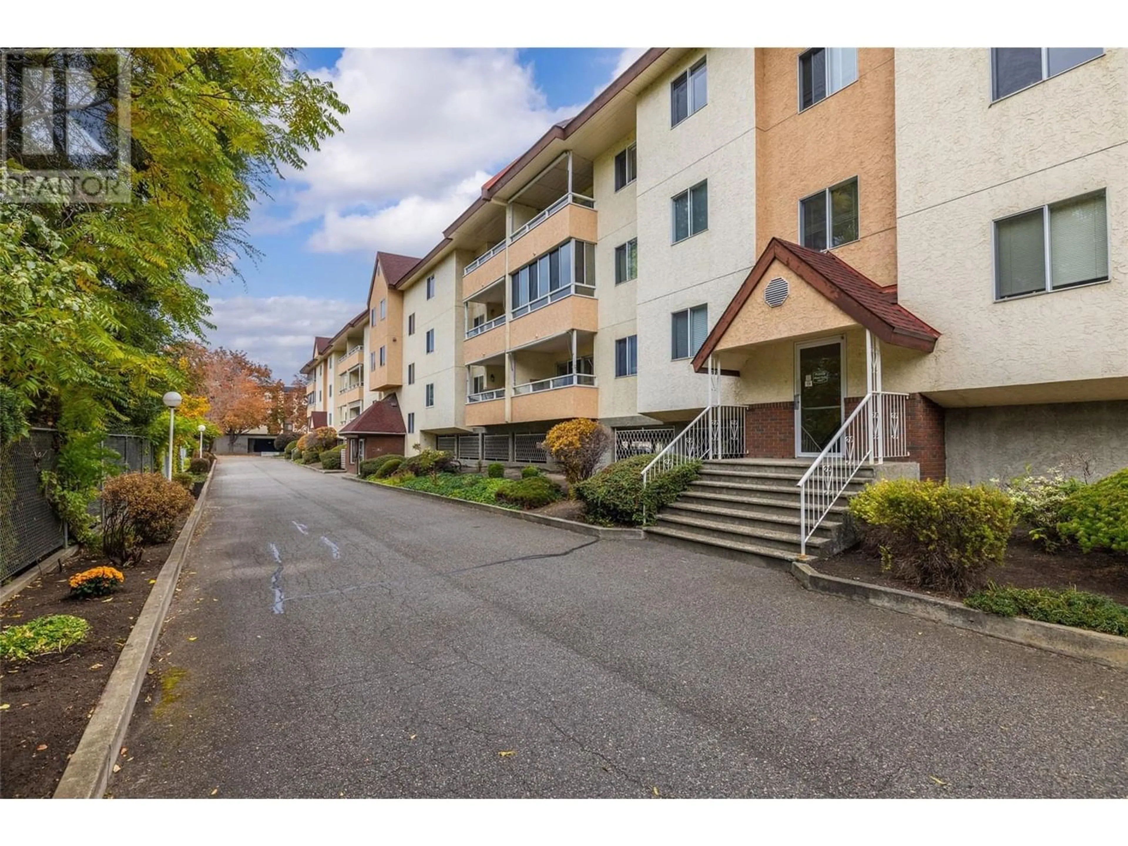 A pic from exterior of the house or condo, the street view for 1249 Pacific Avenue Unit# 205, Kelowna British Columbia V1Y5T9