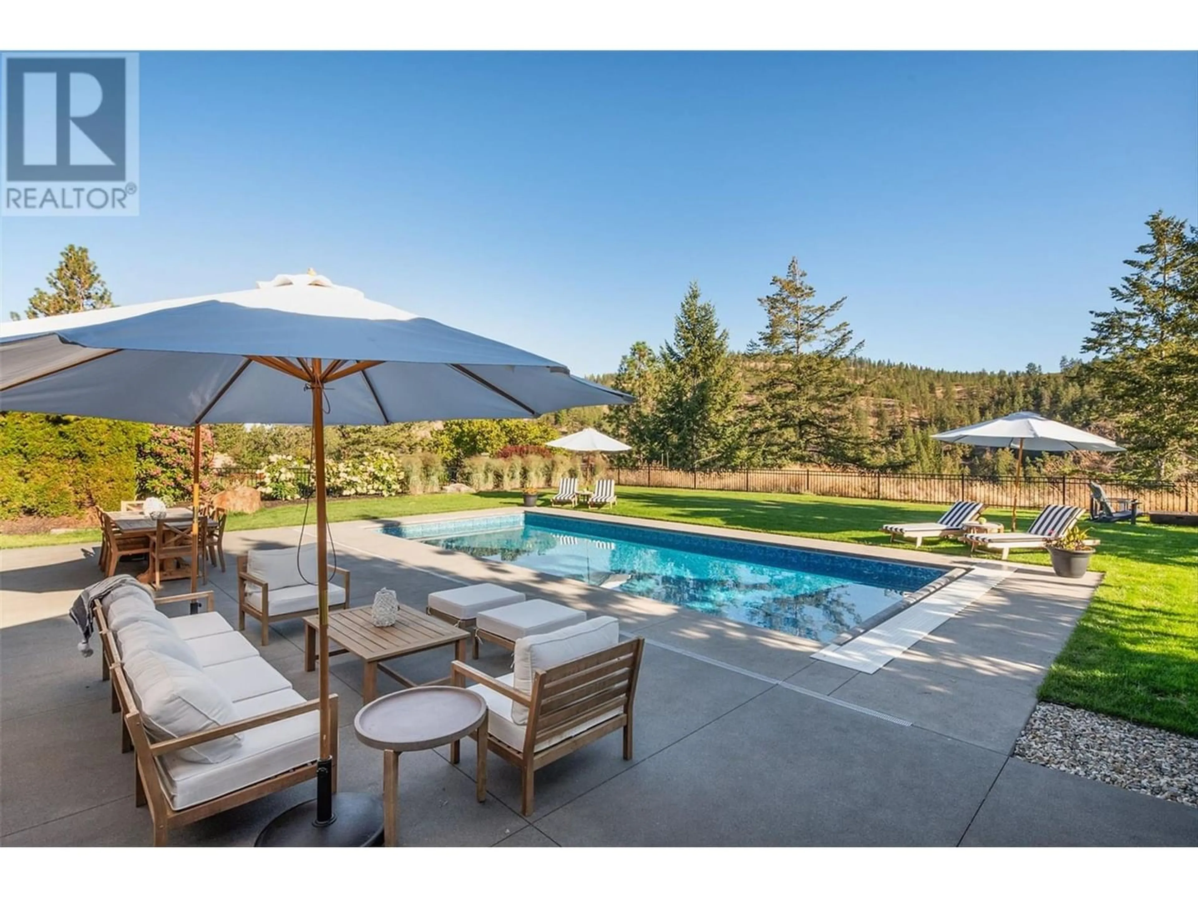 Indoor or outdoor pool for 3813 Gallaghers Parkway, Kelowna British Columbia V1W3Z8