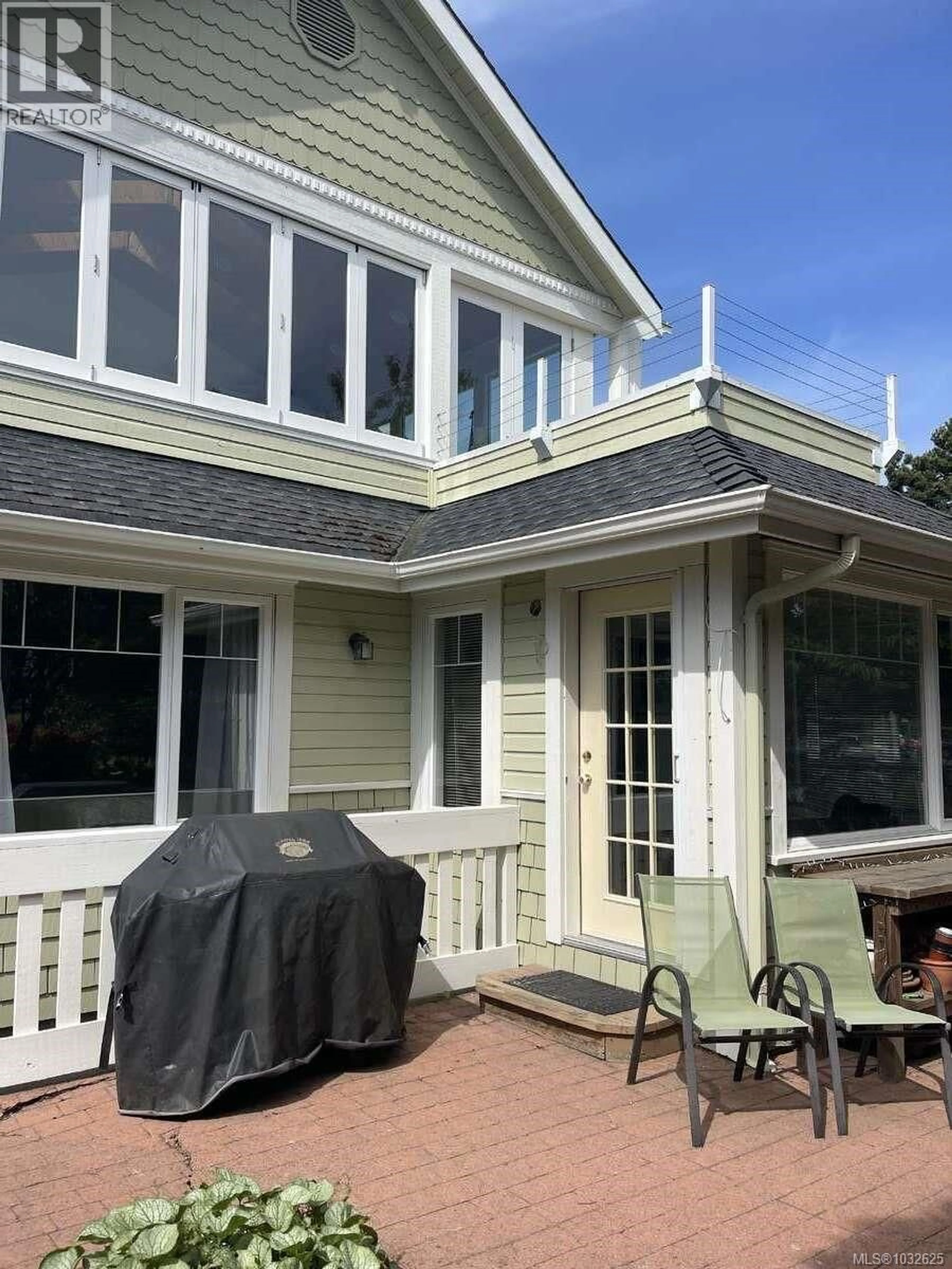 Home with vinyl exterior material, unknown for 485 HEAD STREET, Esquimalt British Columbia V9A5S1