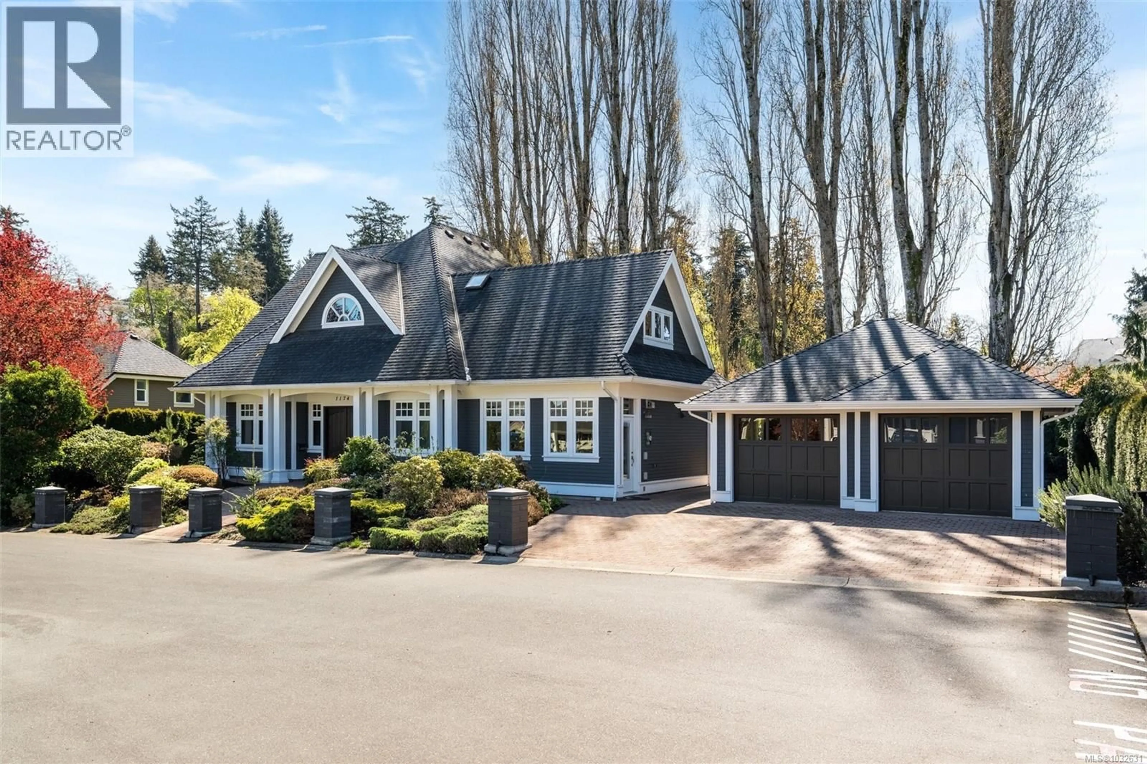 A pic from outside/outdoor area/front of a property/back of a property/a pic from drone, street for 1174 SOUTH VALLEY PLACE, Saanich British Columbia V8Z7Z1