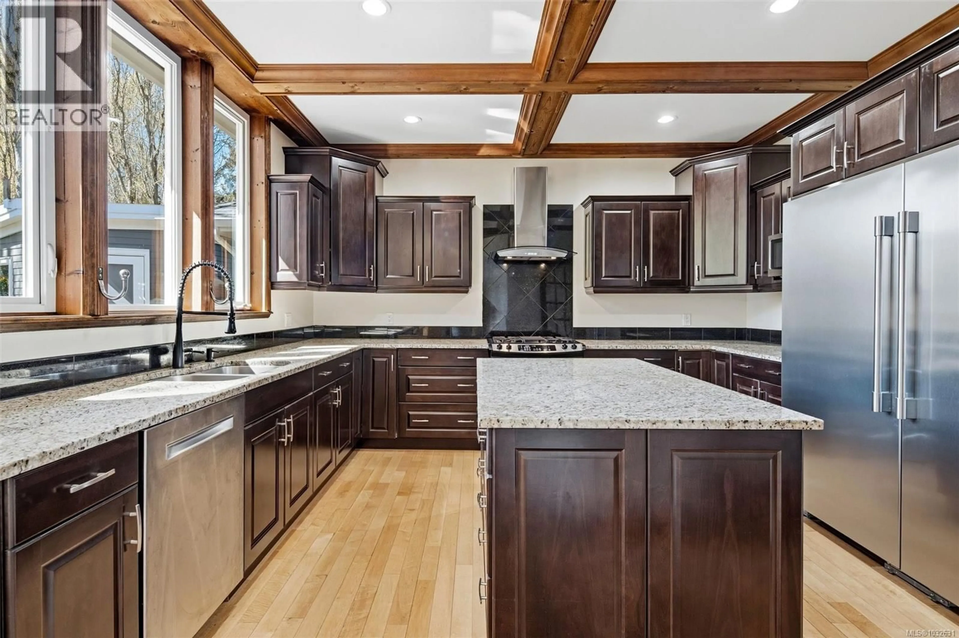 Open concept kitchen, ceramic/tile floor for 1174 SOUTH VALLEY PLACE, Saanich British Columbia V8Z7Z1