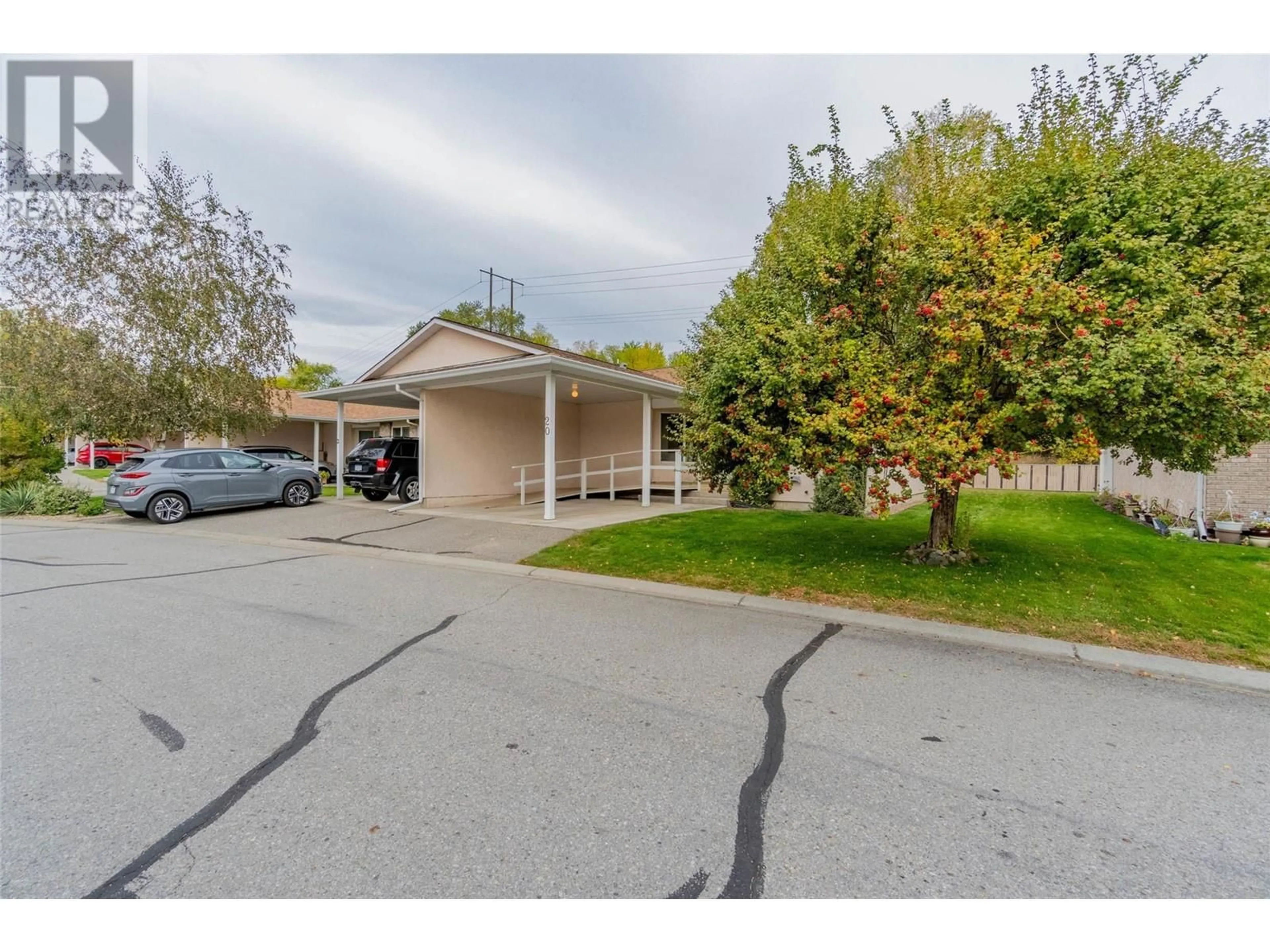 A pic from exterior of the house or condo, the street view for 115 Redwing Place Unit# 20, Oliver British Columbia V0H1T4