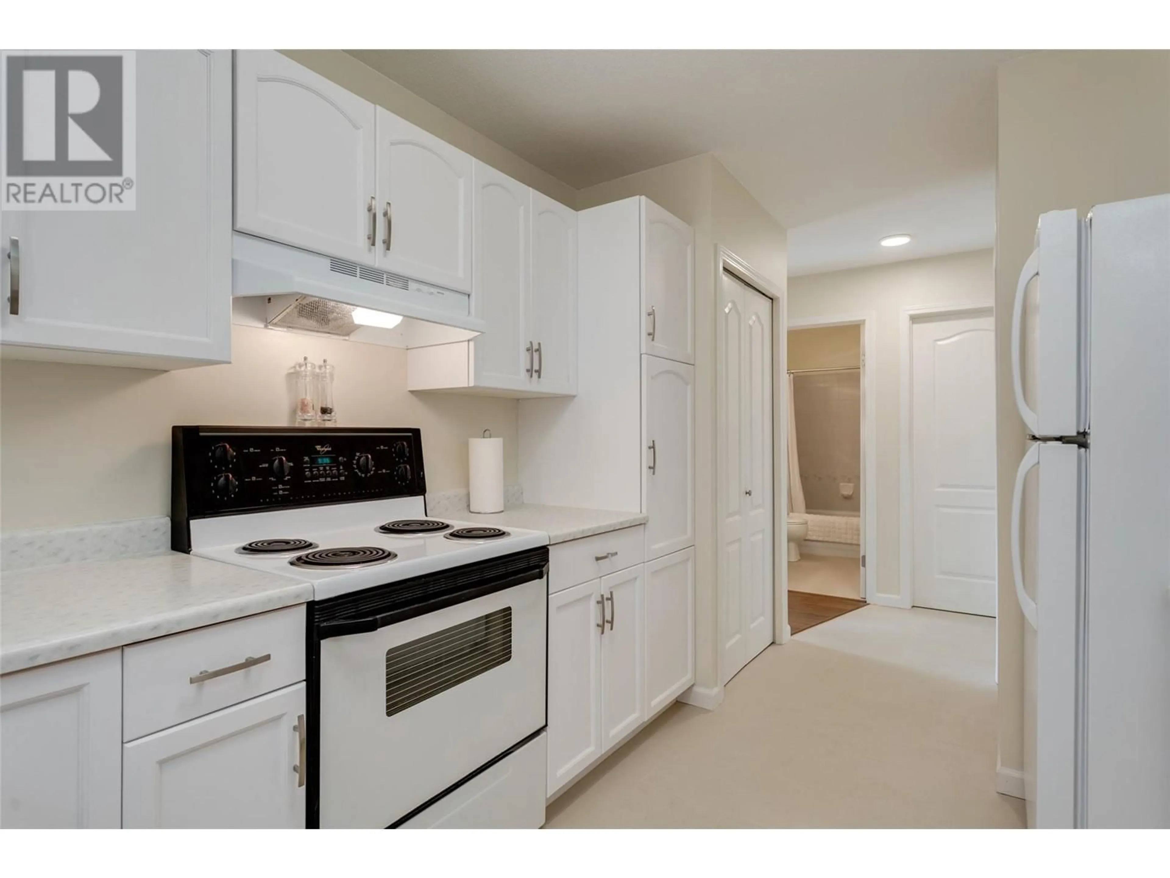 Standard kitchen for 3160 Casorso Road Unit# 409, Kelowna British Columbia V1W3L7