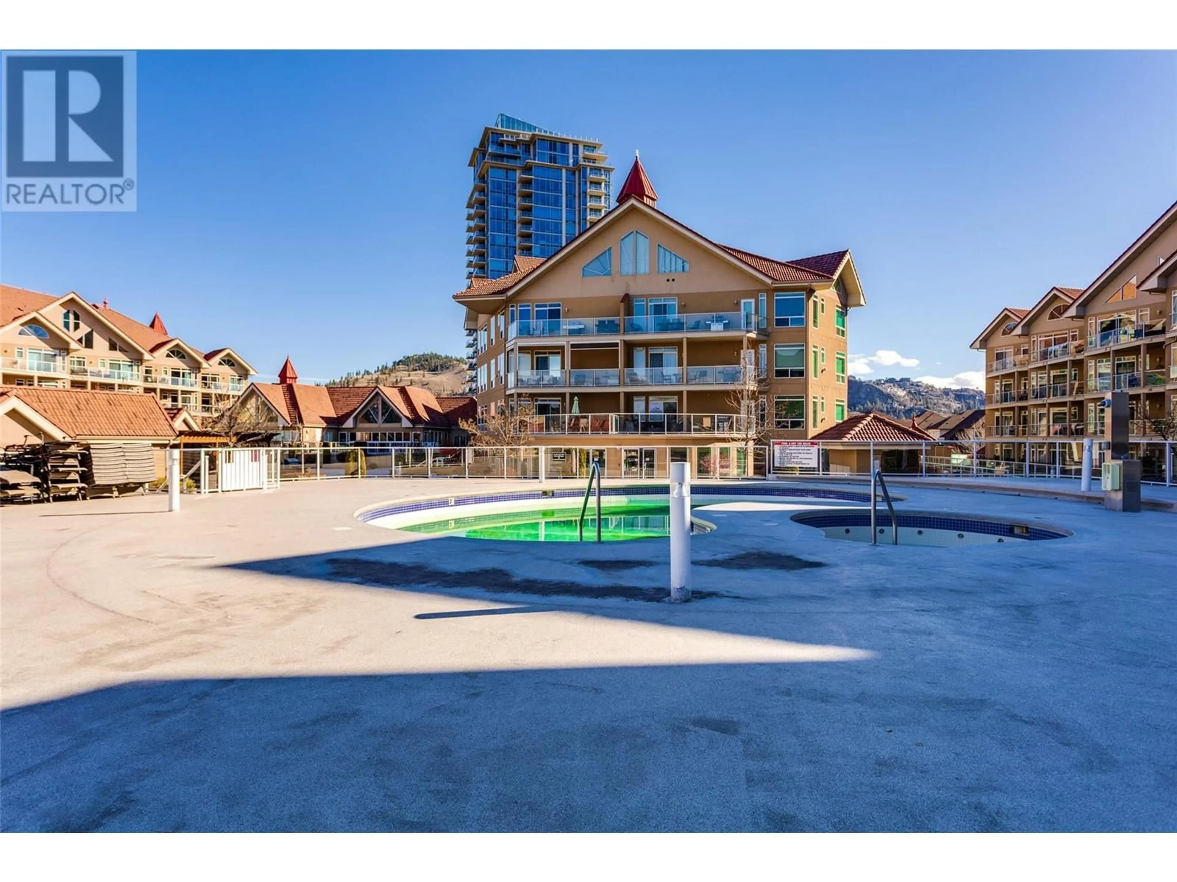 Indoor or outdoor pool for 1088 Sunset Drive Unit# 306, Kelowna British Columbia V1Y9W1