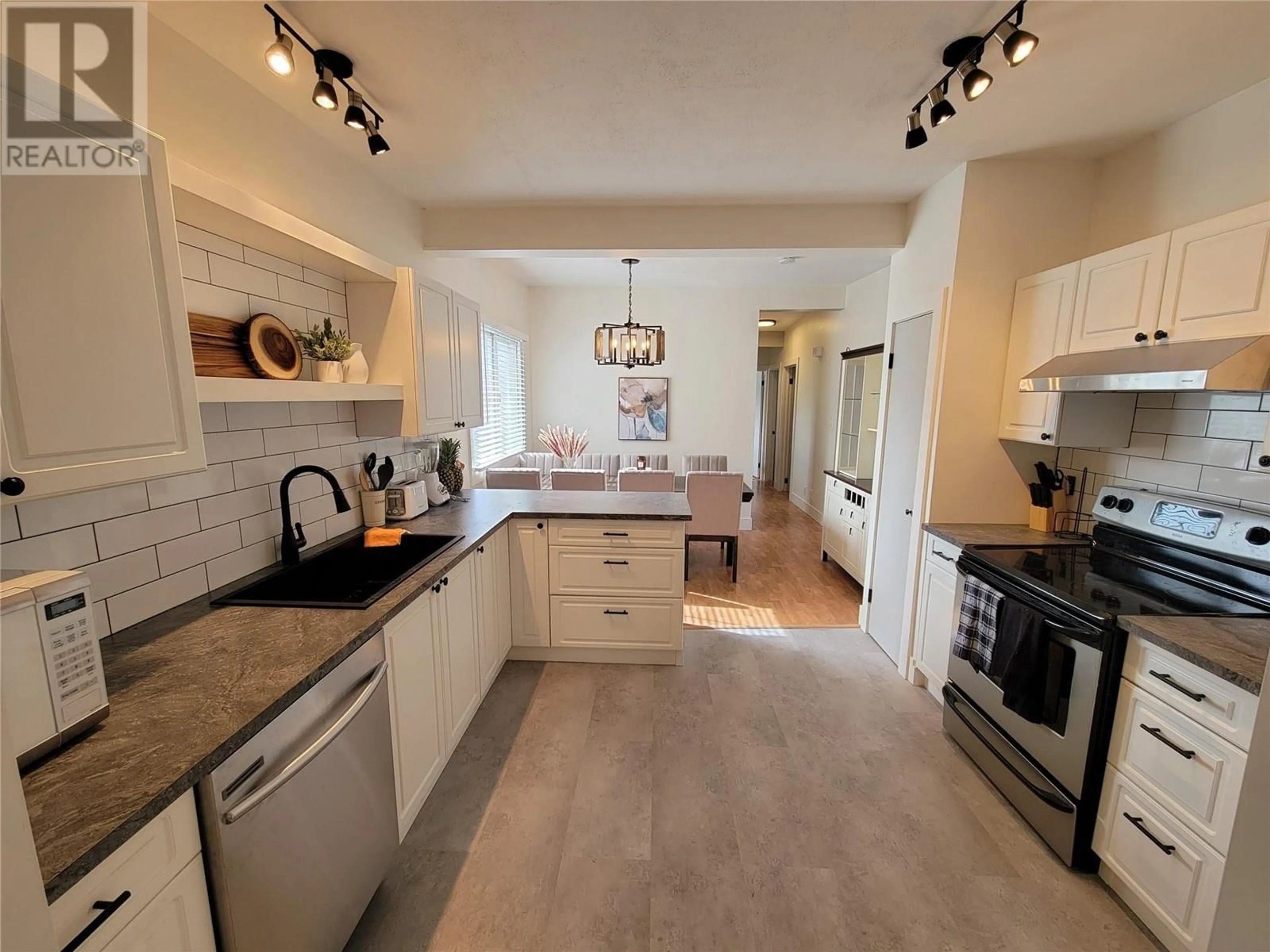 Open concept kitchen for 585 Sherwood Road, Kelowna British Columbia V1W1E6