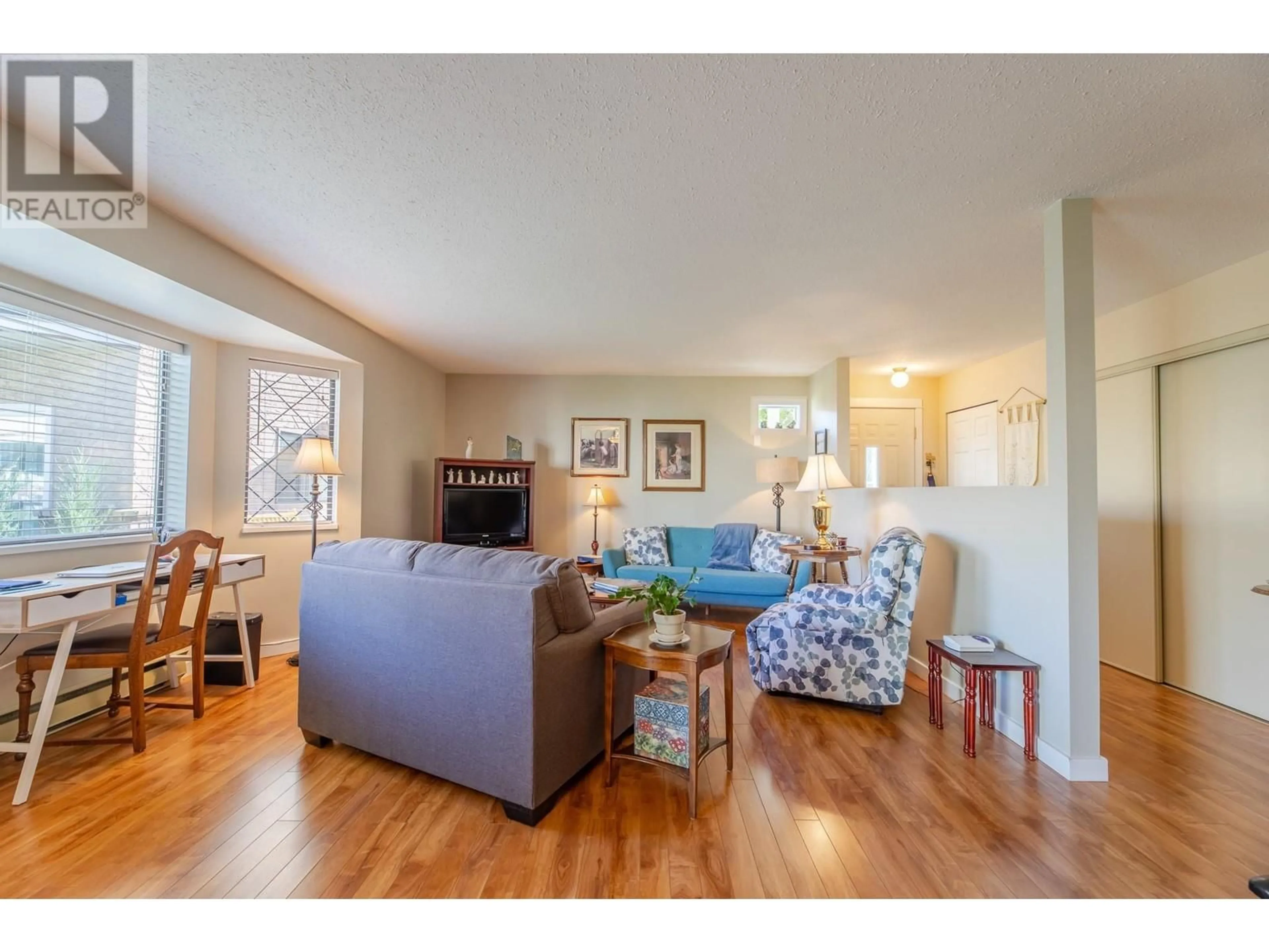 Living room, wood floors for 13620 Victoria Road Unit# 18, Summerland British Columbia V0H1Z0