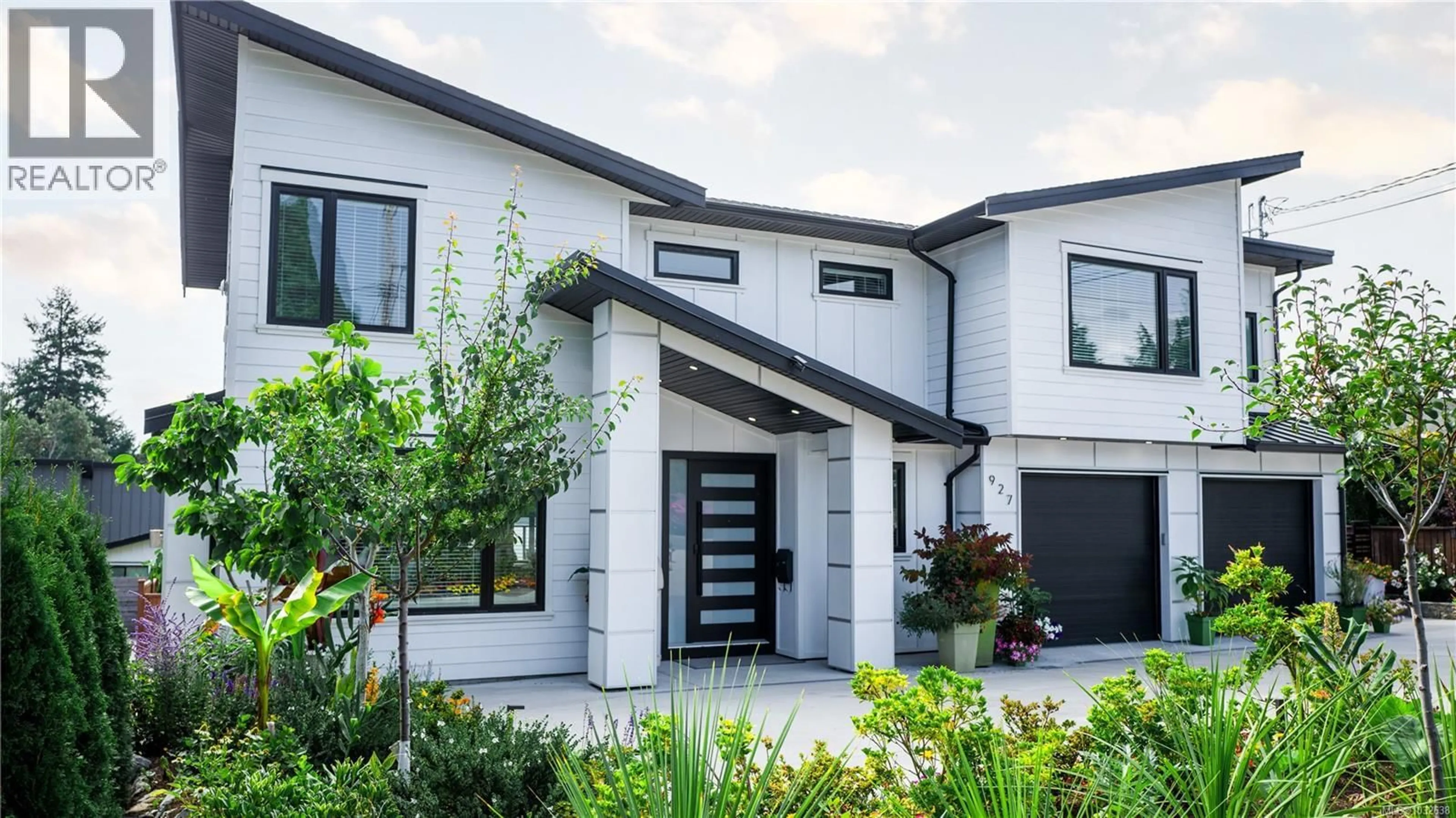 Home with brick exterior material, street for 927 BECKWITH AVENUE, Saanich British Columbia V8X3S2