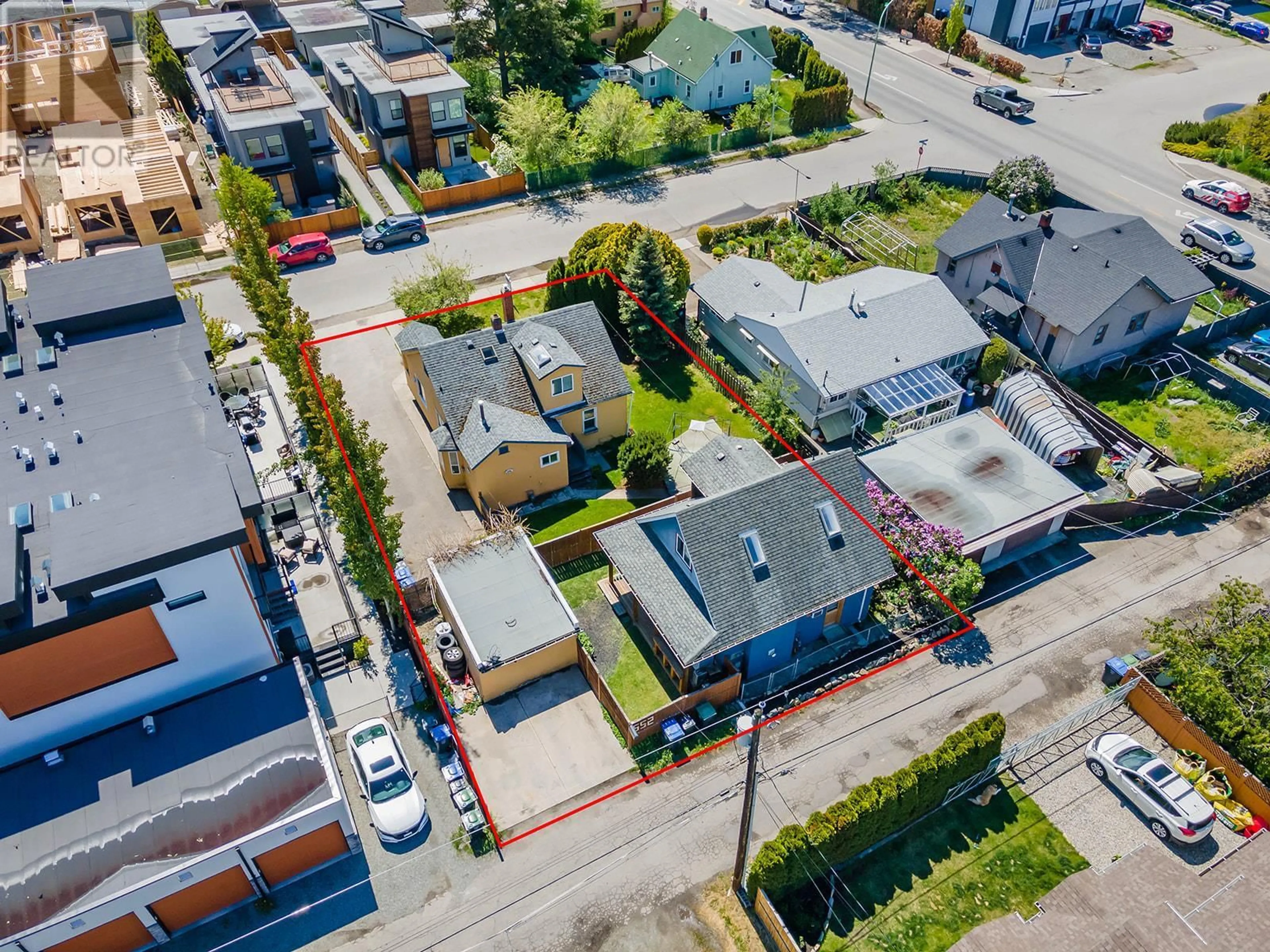 Frontside or backside of a home, the street view for 550 Patterson Avenue, Kelowna British Columbia V1Y5C6