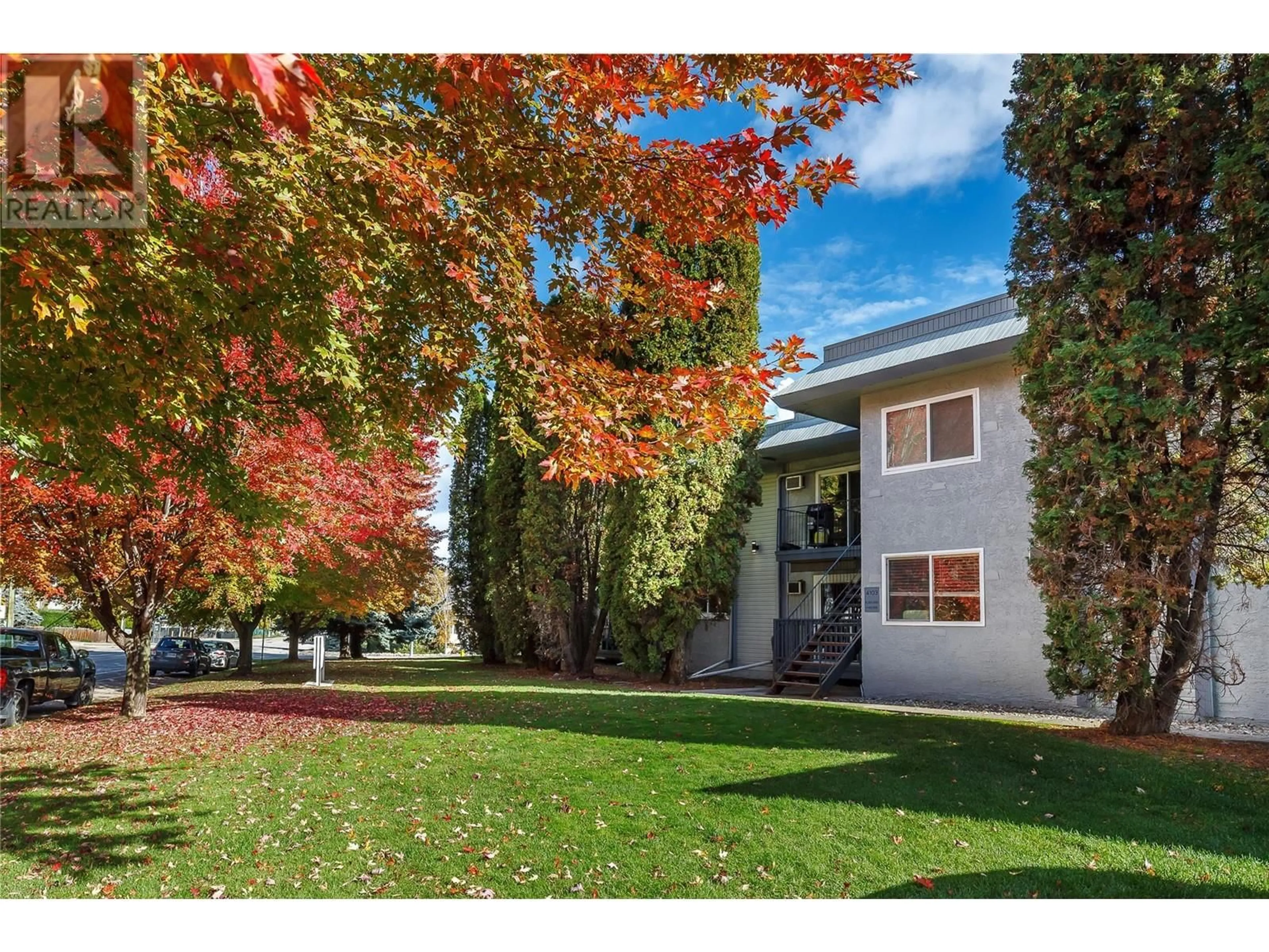 A pic from exterior of the house or condo, the front or back of building for 4103 Alexis Park Drive Unit# 206, Vernon British Columbia V1T6H2