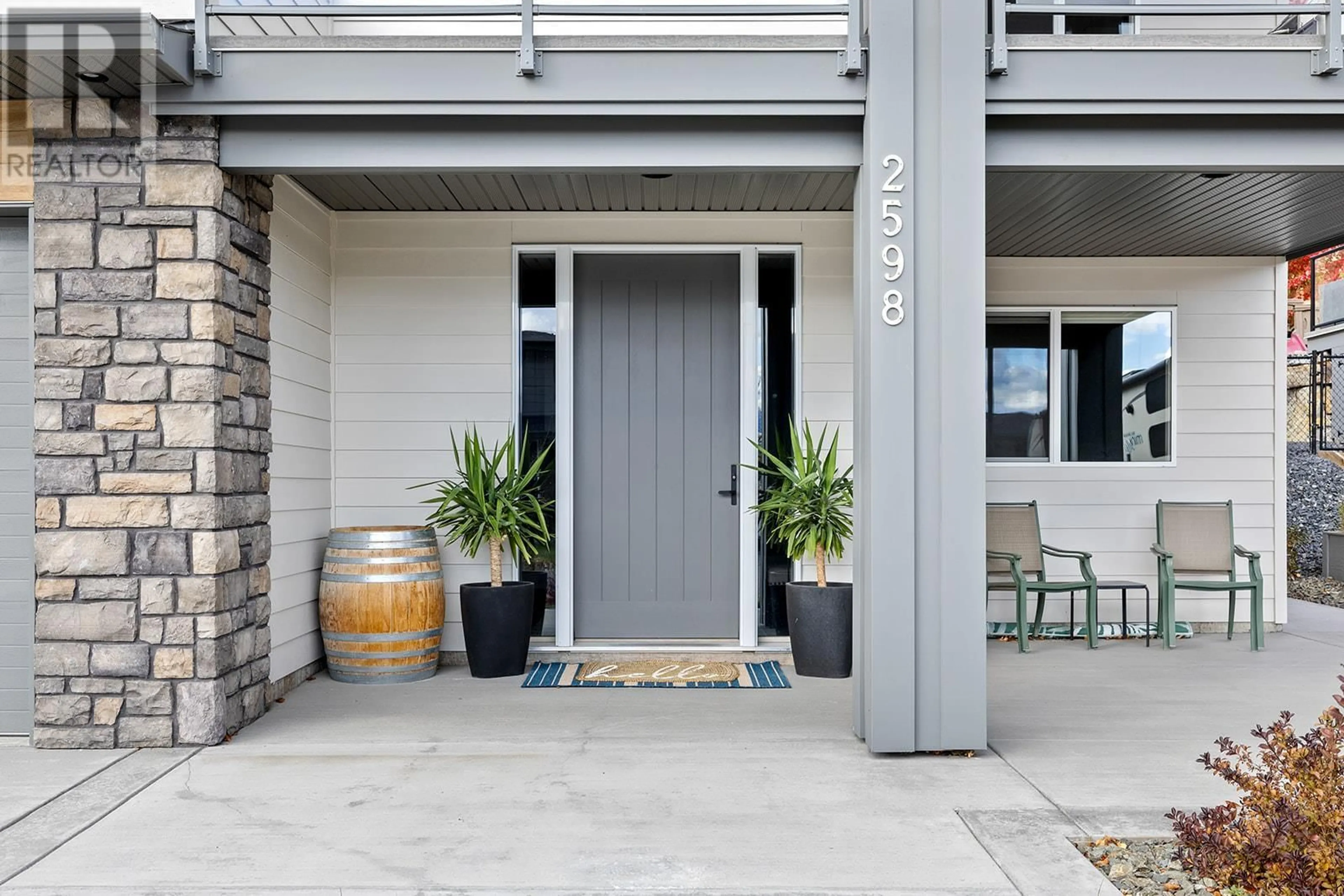 Indoor entryway, cement floor for 2598 Crown Crest Drive, West Kelowna British Columbia V4T3N3