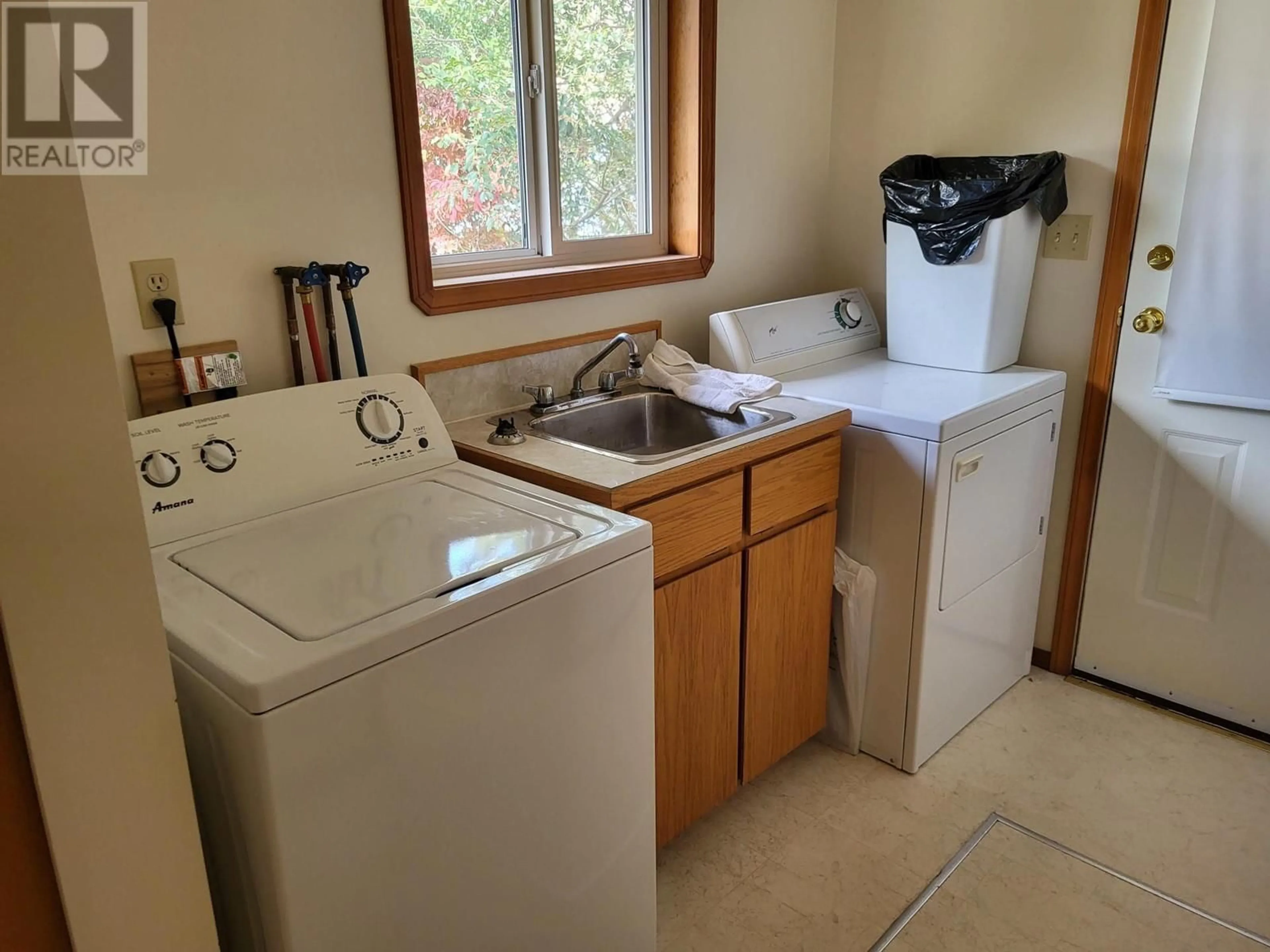 Laundry room for 712 Kickbush Avenue, Keremeos British Columbia V0X1N2