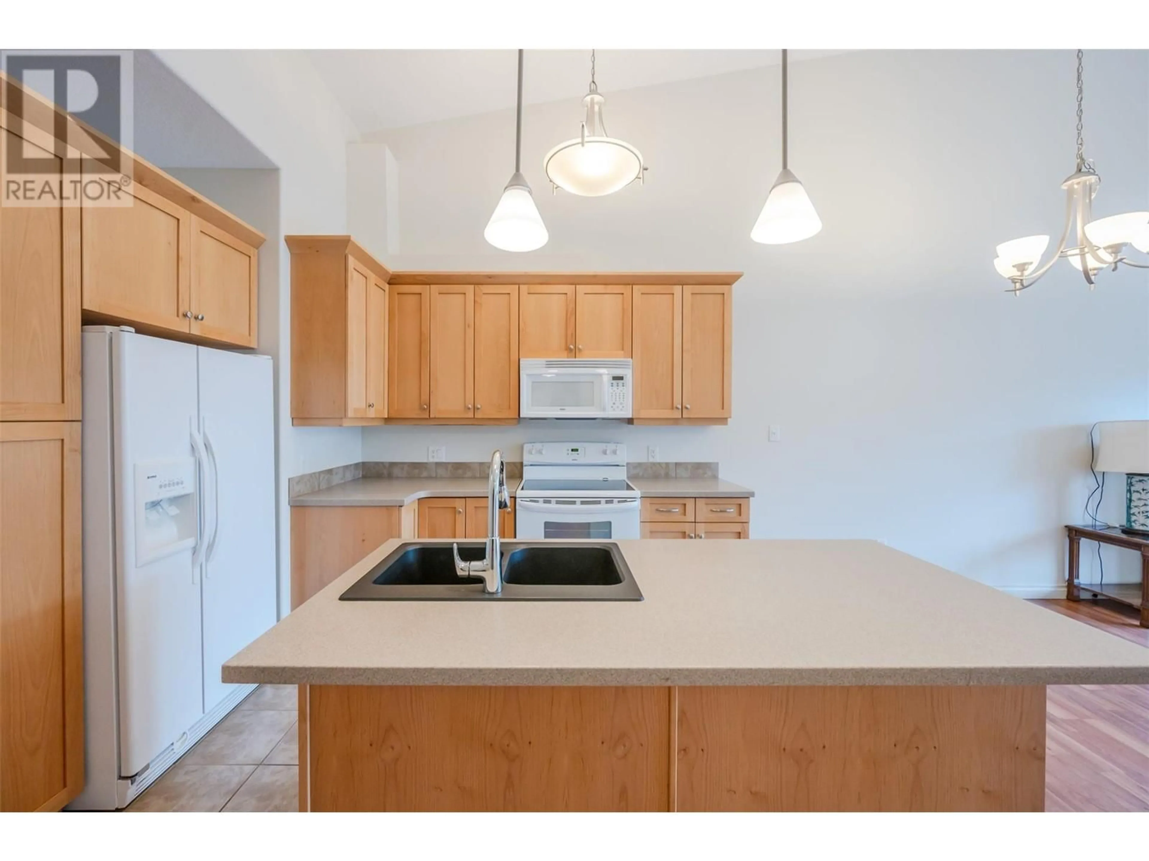 Standard kitchen, unknown for 410 - 3311 WILSON STREET, Penticton British Columbia V2A8J3