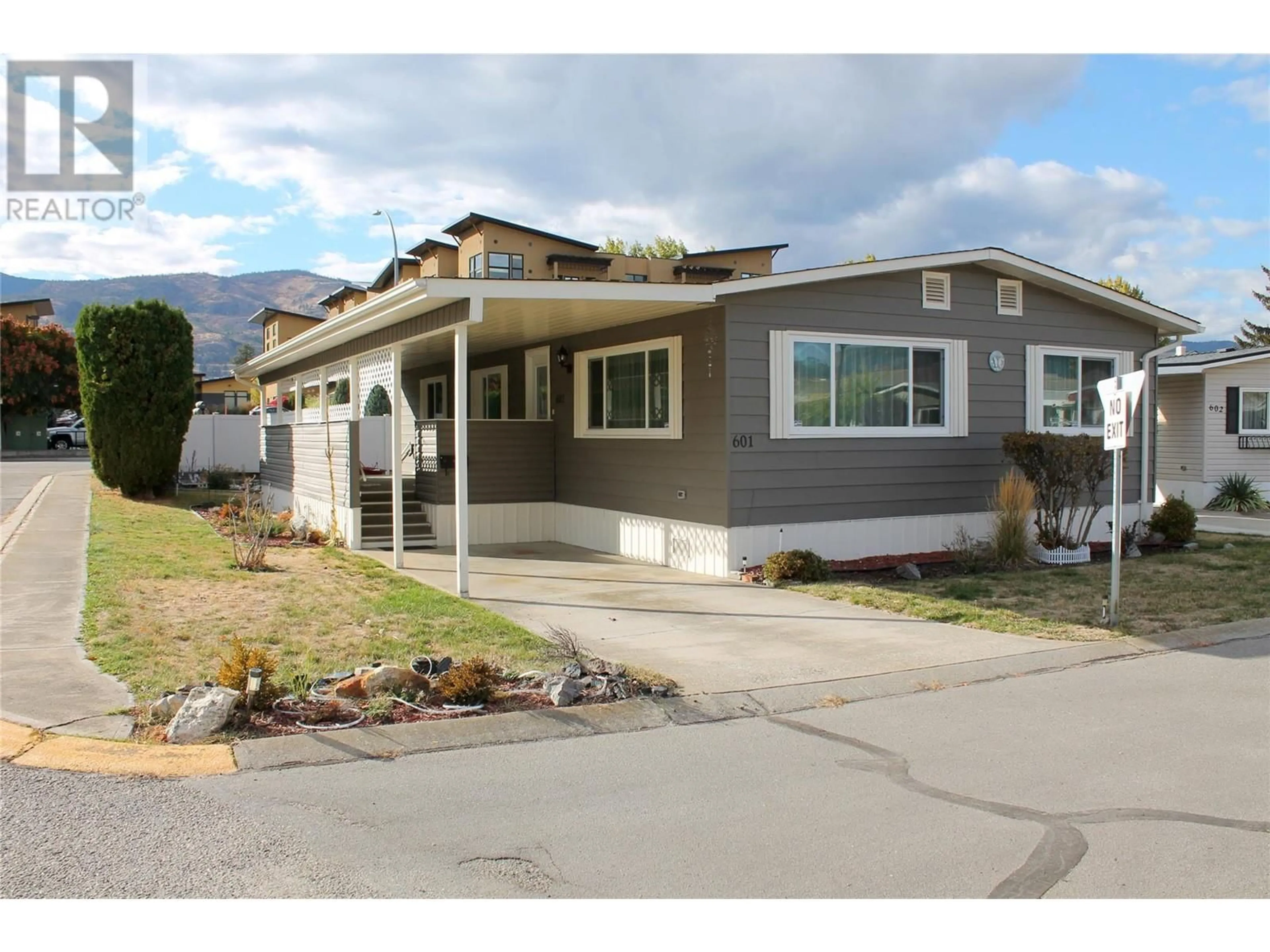 Frontside or backside of a home, the street view for 3105 South Main Street Unit# 601, Penticton British Columbia V2A5J7