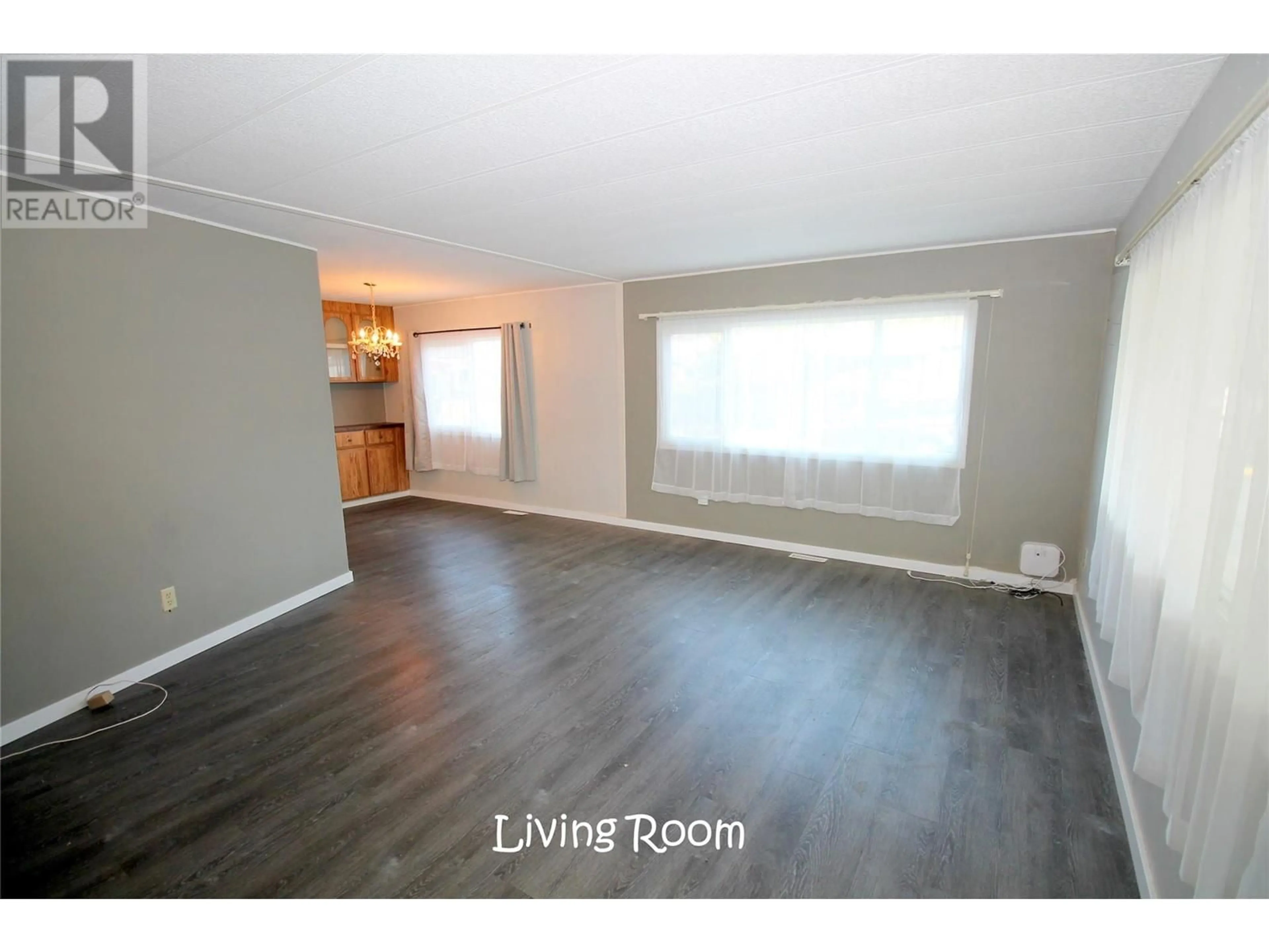 Living room, wood floors for 3105 South Main Street Unit# 601, Penticton British Columbia V2A5J7