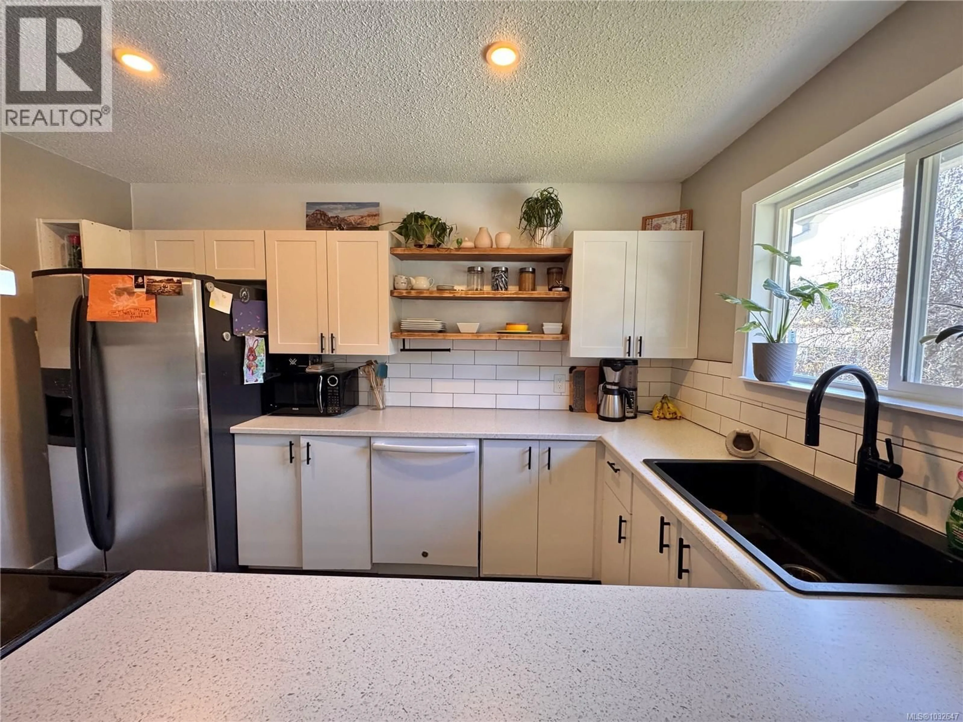 Open concept kitchen, unknown for 413 CEDAR CRESCENT, Gold River British Columbia V0P1G0